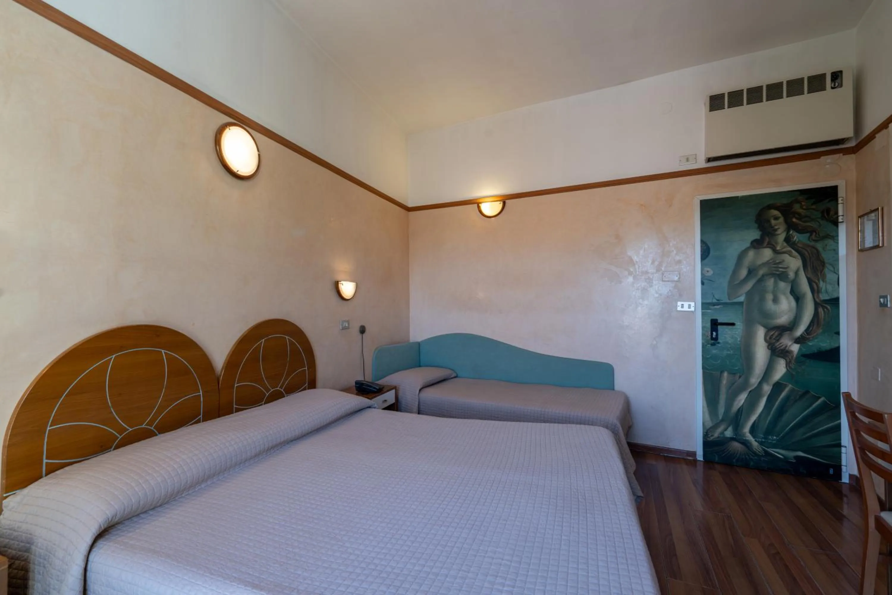 Photo of the whole room, Bed in Hotel Britannia Rimini Marina centro