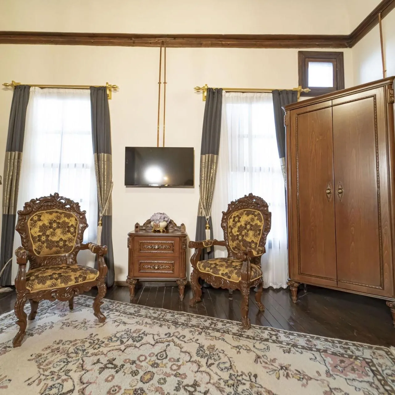 Communal lounge/ TV room in Konak Avula Boutique Hotel