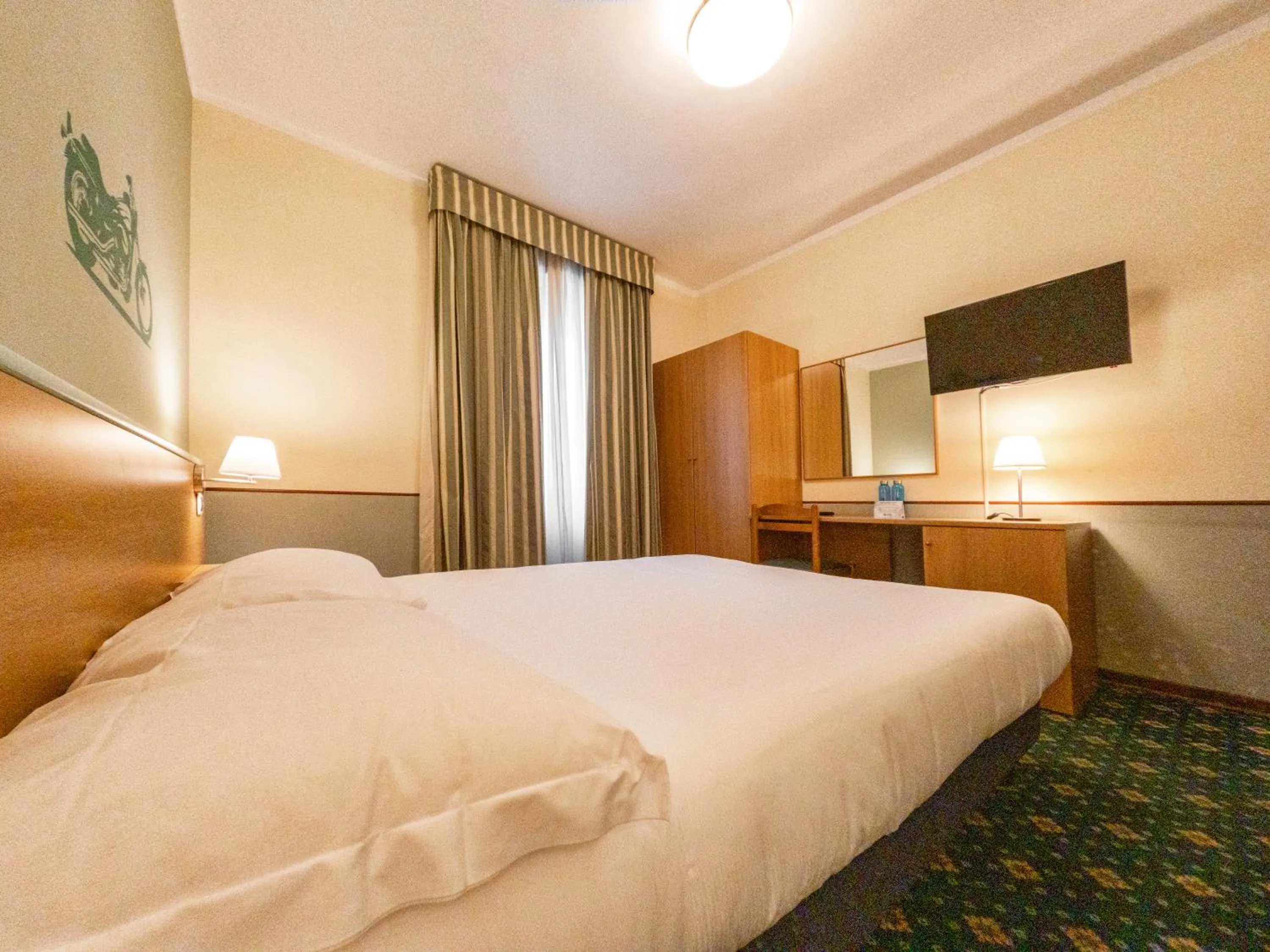 Bed in Hotel Napoleon Susa