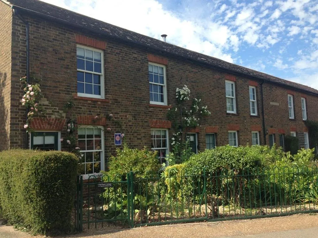 Property building in Green Cottages