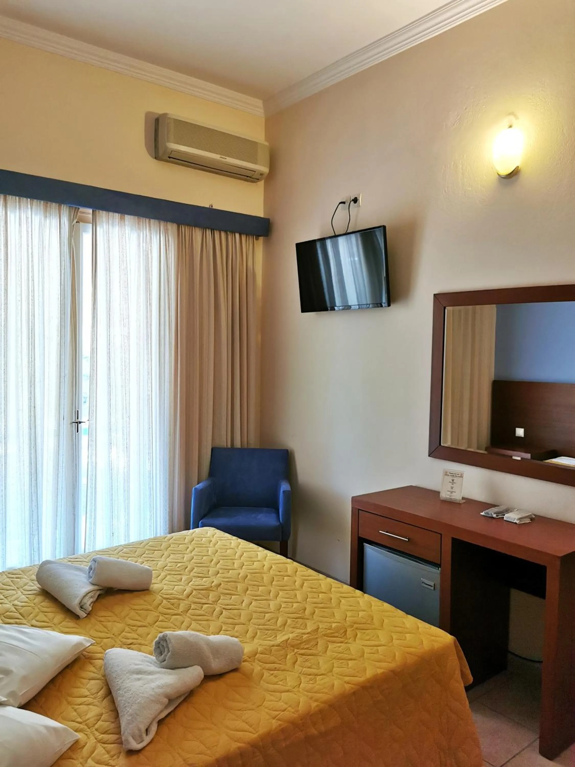 Photo of the whole room in Possidon