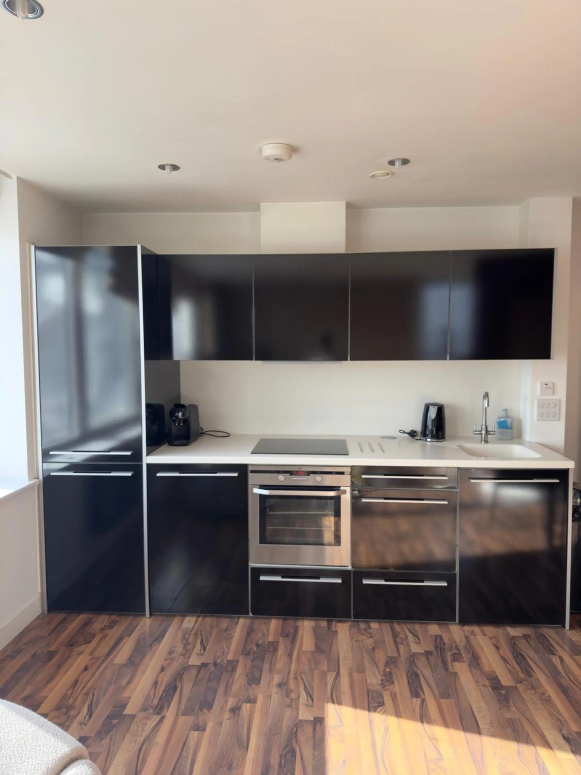 Modern 2 Bedroom Penthouse with Balcony & Parking