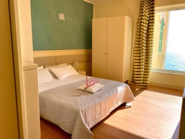 Double or Twin Room with Sea View in HOTEL DEL GOLFO