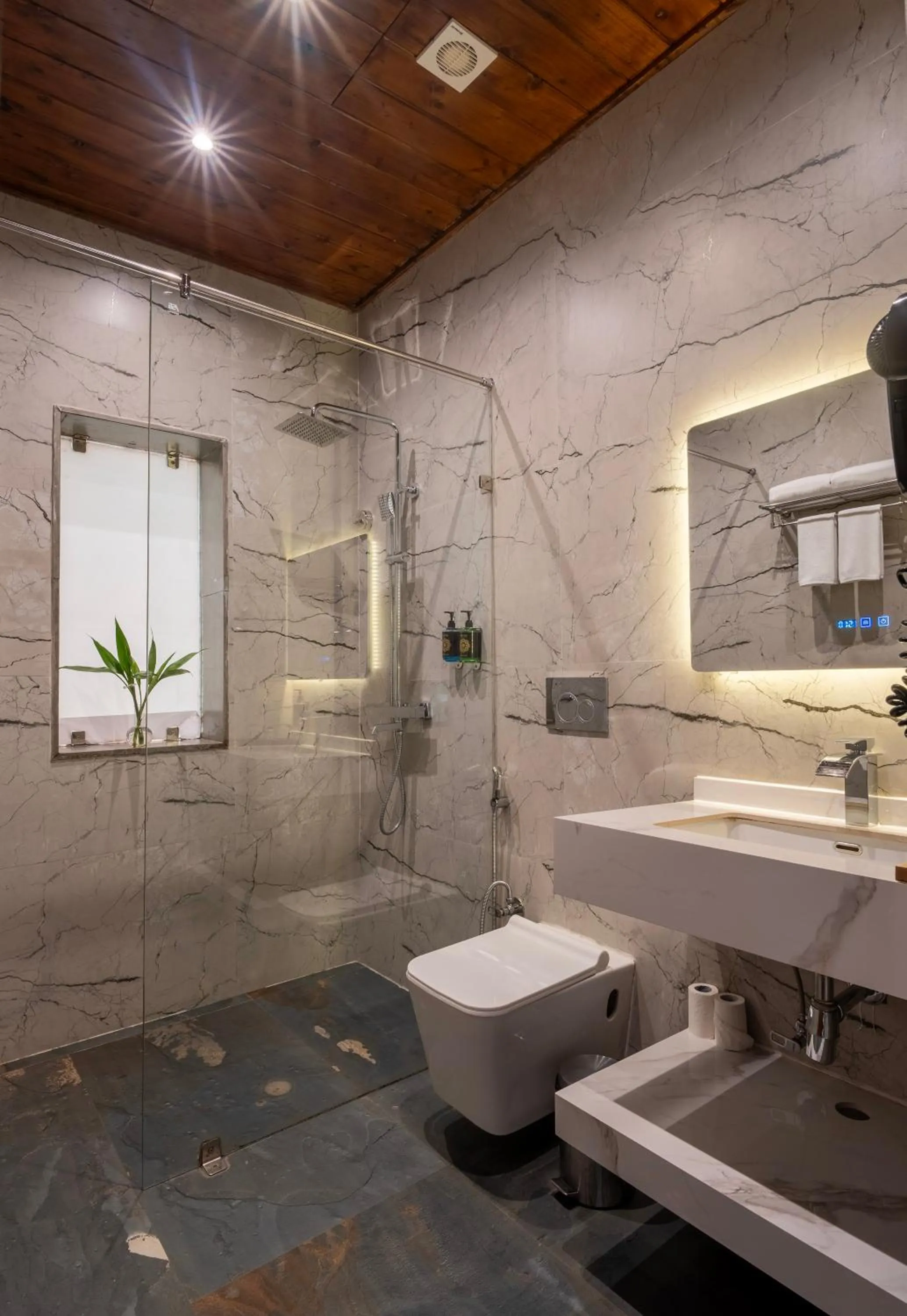 Shower in Tarangi Resort and Spa