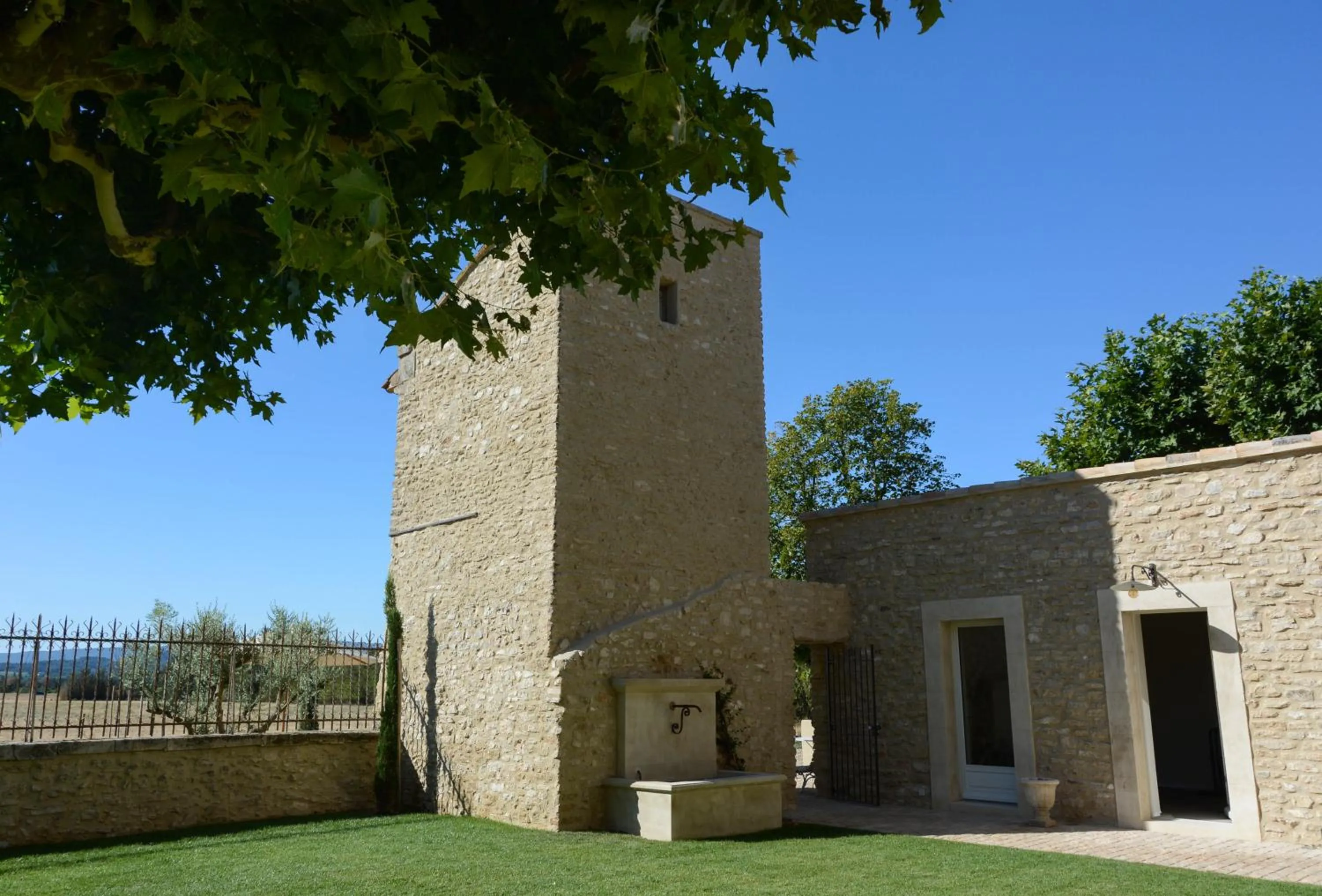 Property building in La Bastide Neuve
