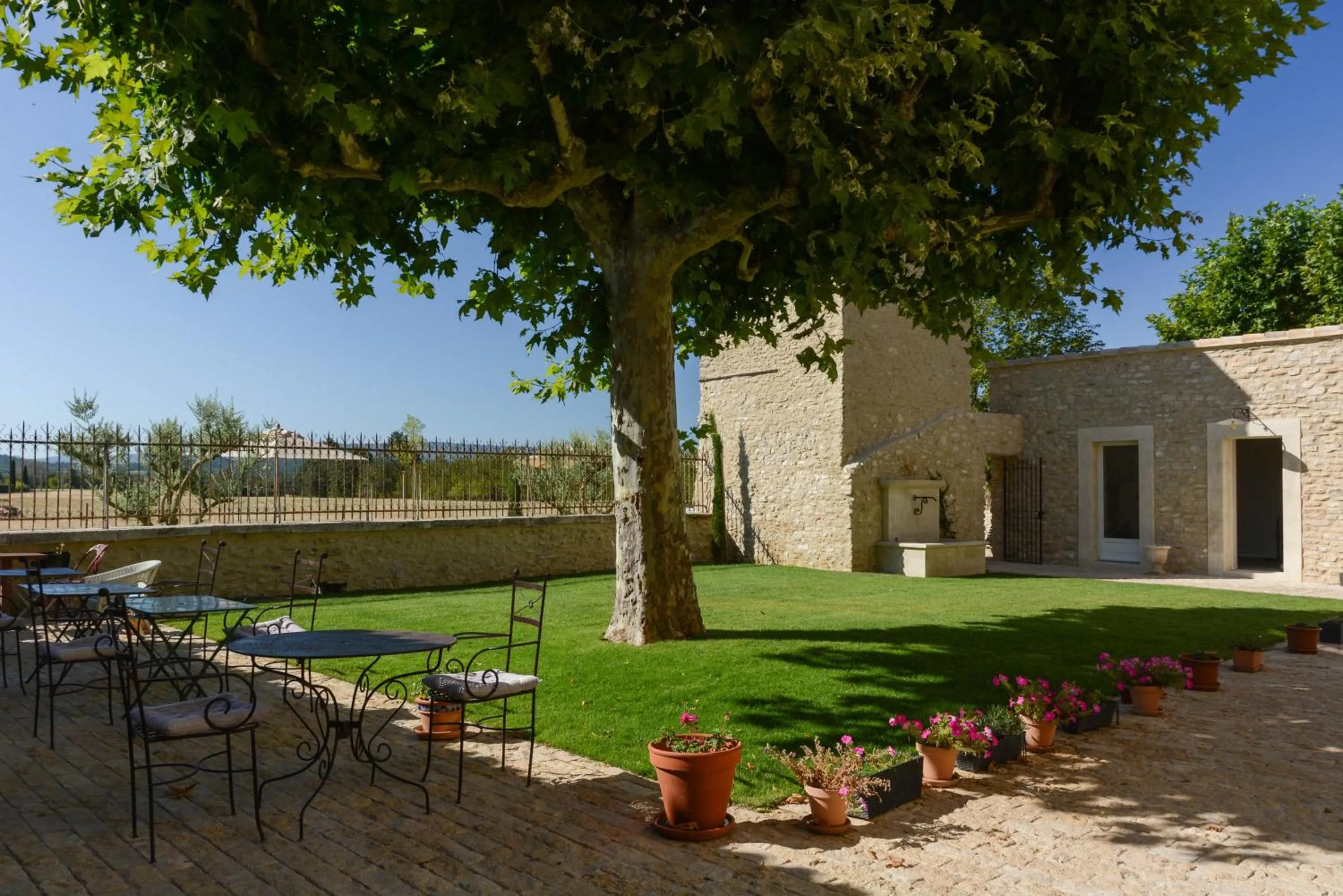 Property building in La Bastide Neuve