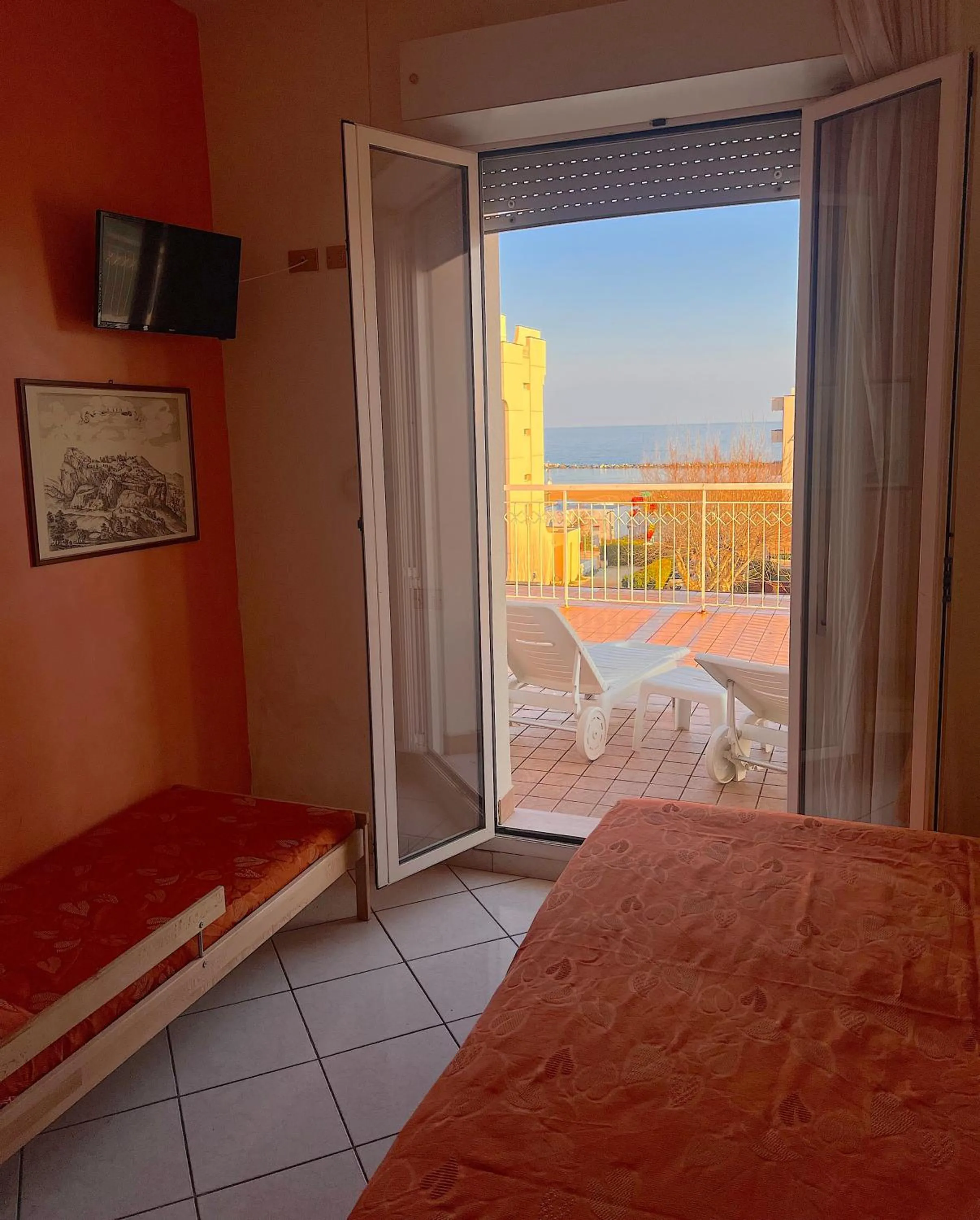 Bed in Hotel Villa dei Fiori - sul mare con piscina