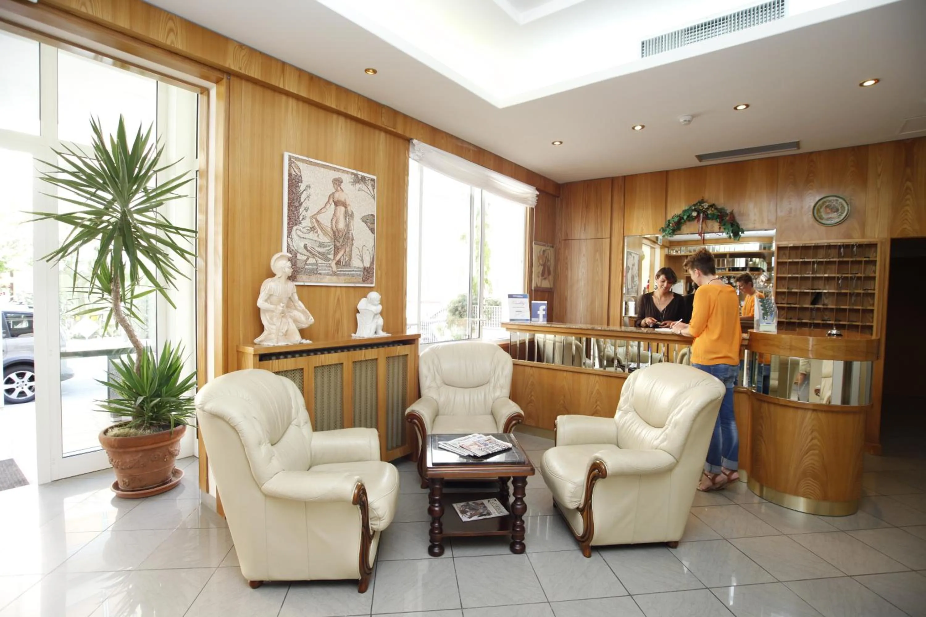 Staff in Hotel Villa dei Fiori - sul mare con piscina