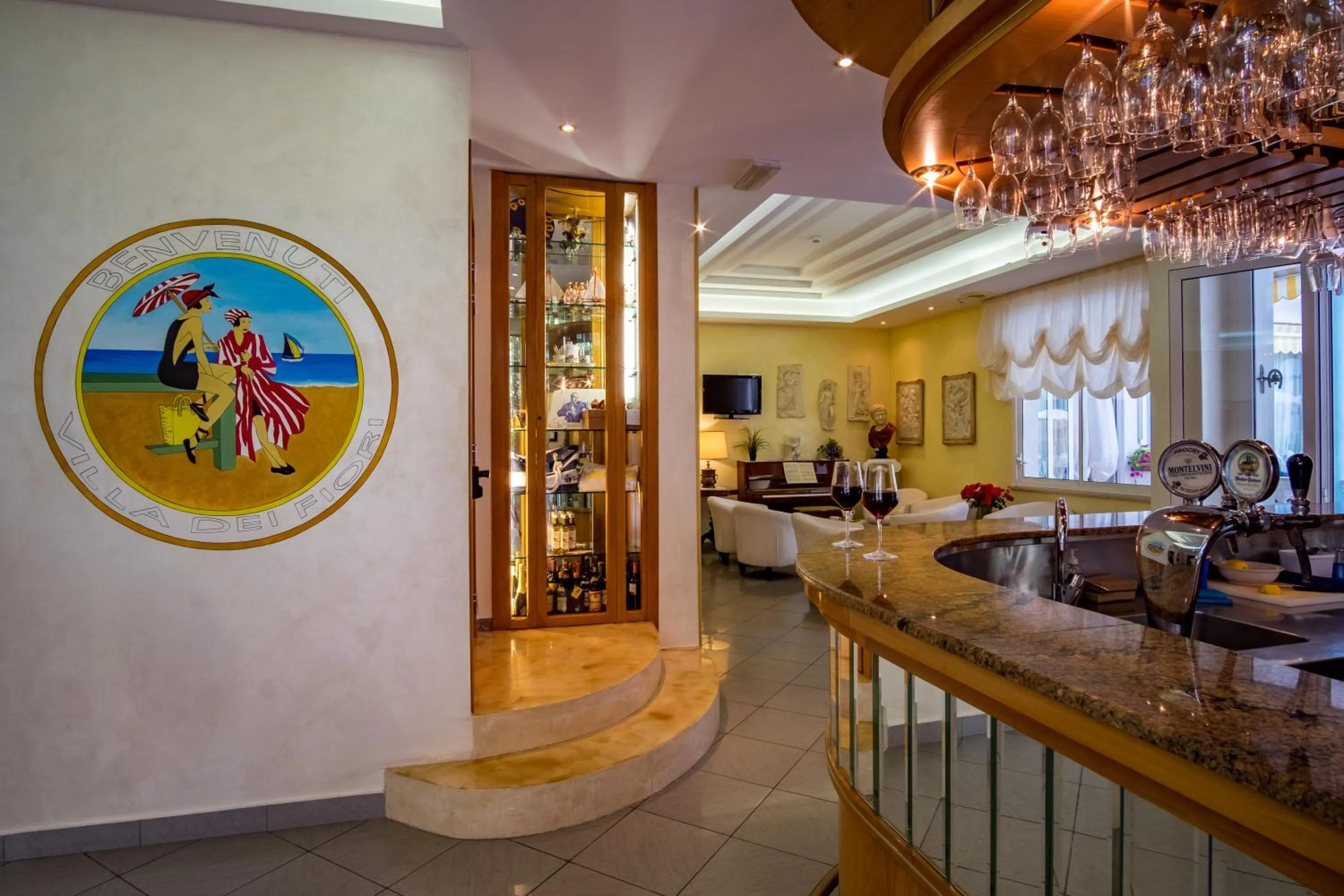 Lounge or bar in Hotel Villa dei Fiori - sul mare con piscina