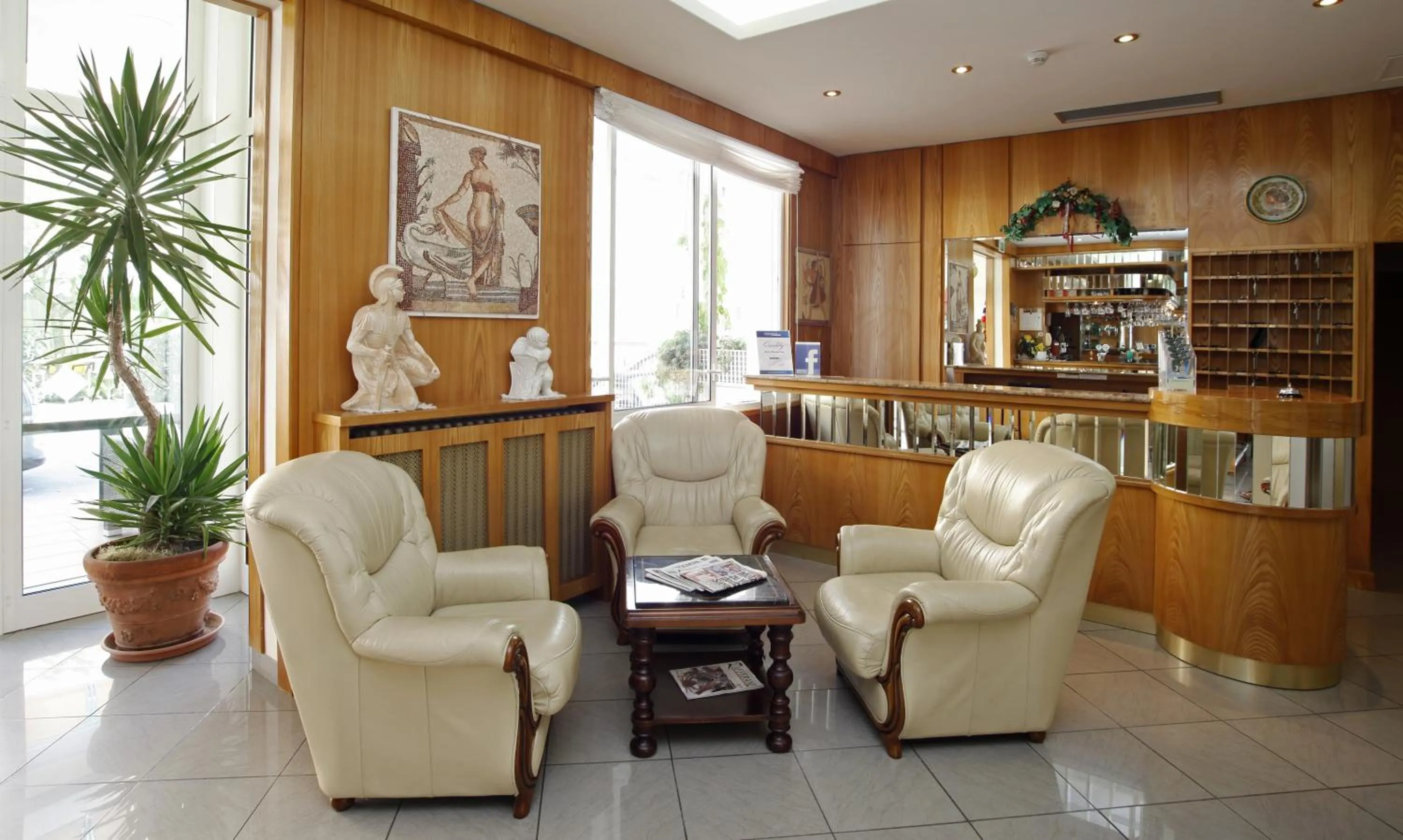 Lobby or reception in Hotel Villa dei Fiori - sul mare con piscina