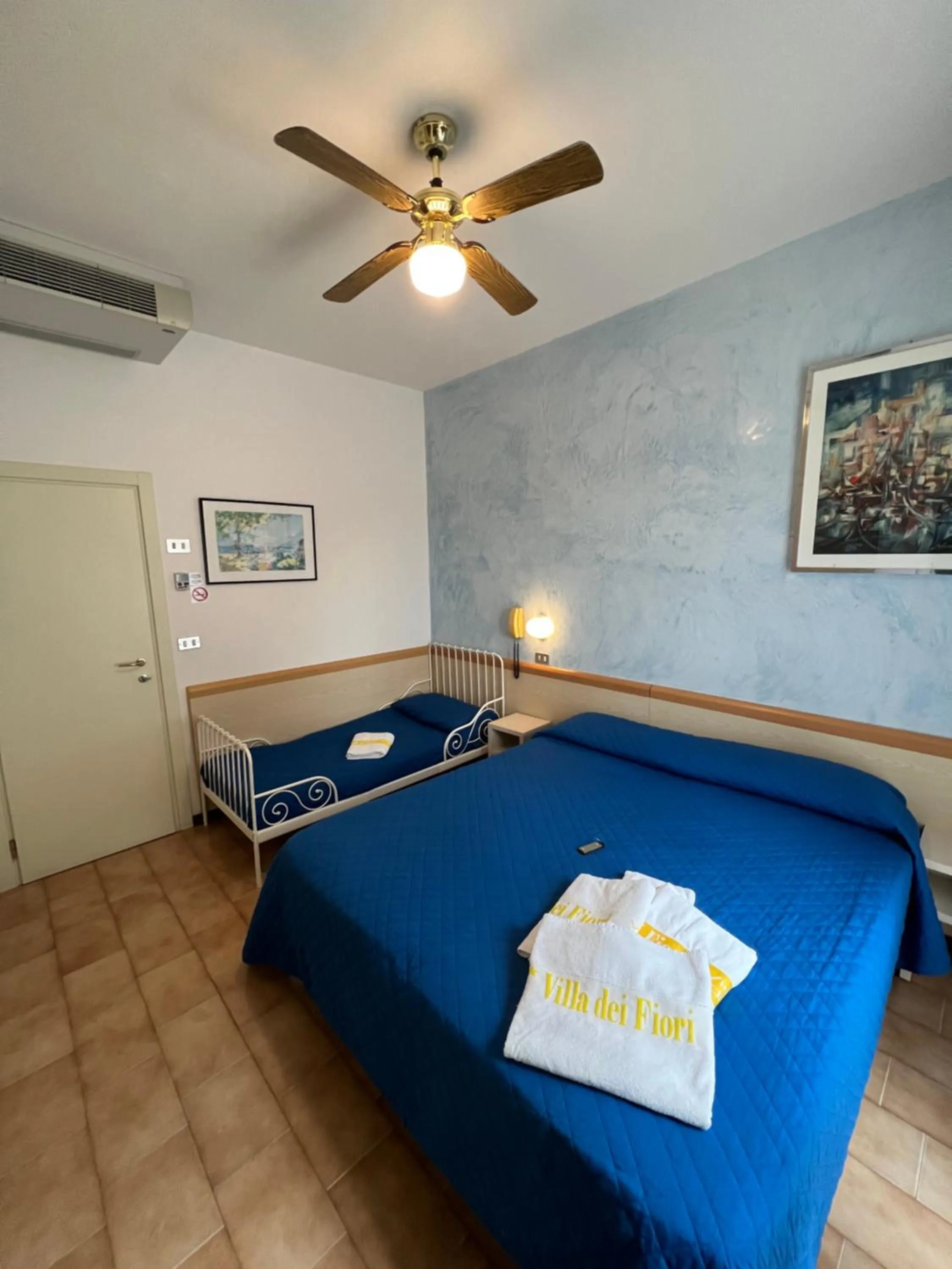 Photo of the whole room, Bed in Hotel Villa dei Fiori - sul mare con piscina
