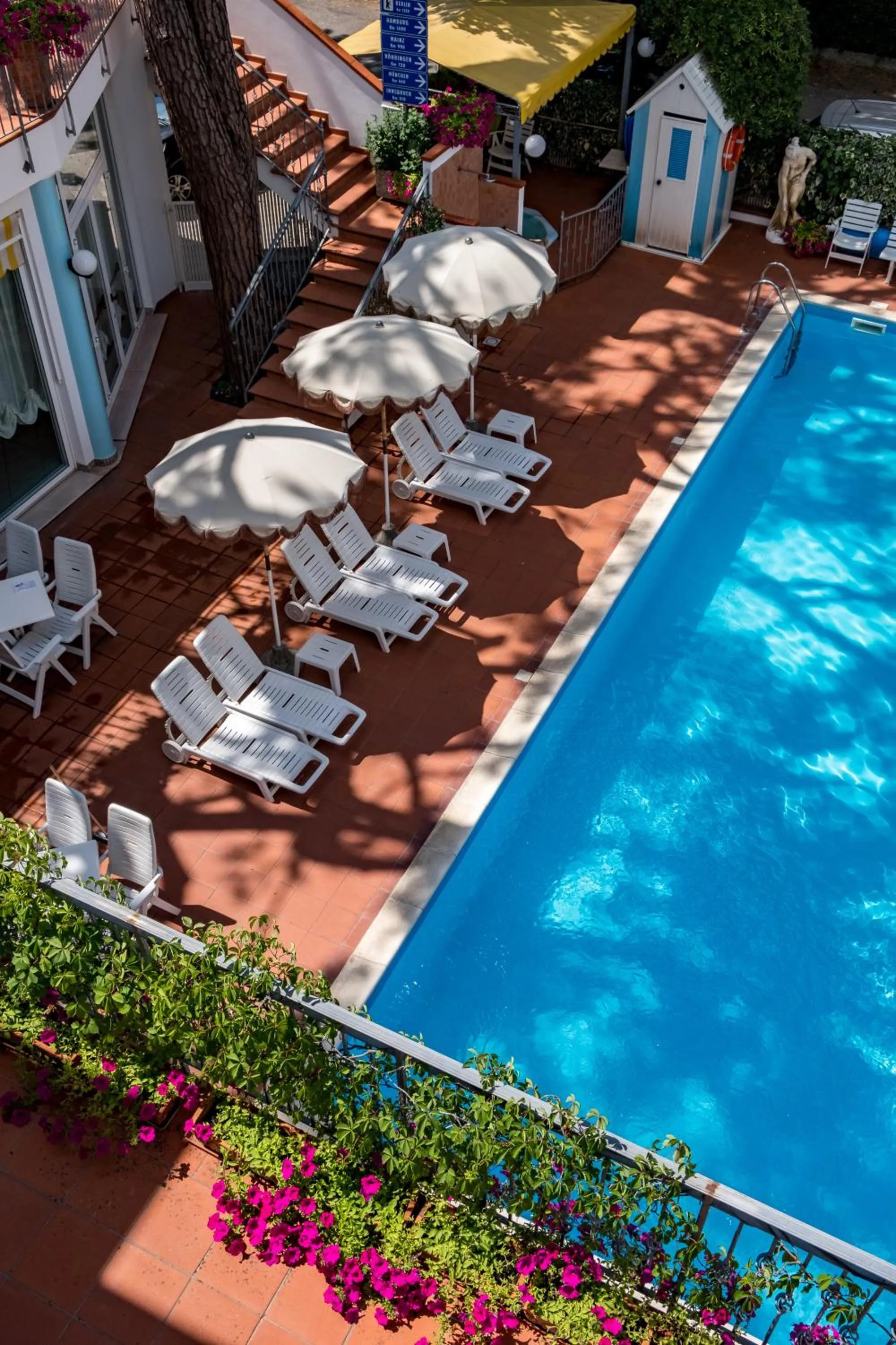 Swimming pool in Hotel Villa dei Fiori - sul mare con piscina