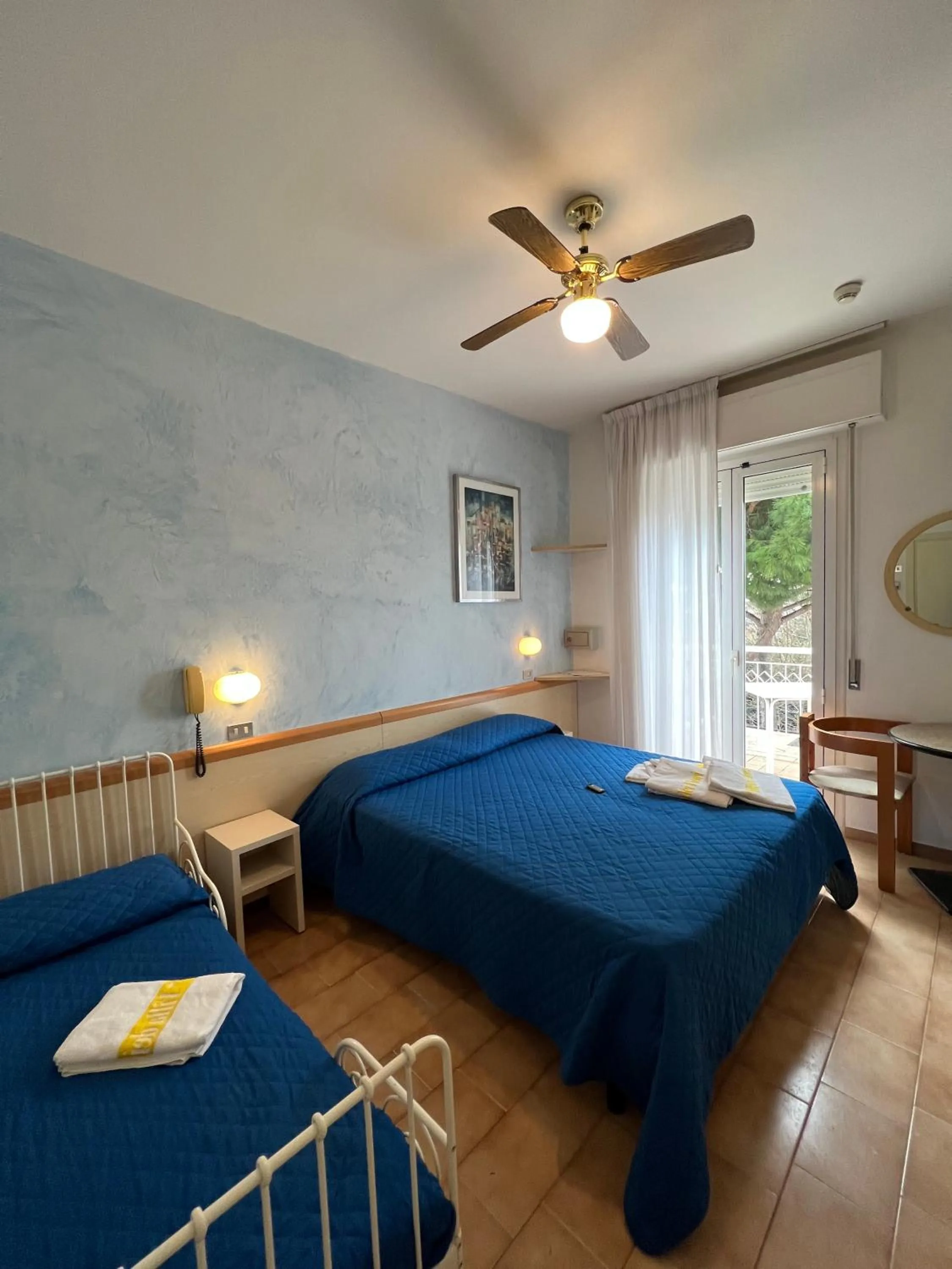 Bed in Hotel Villa dei Fiori - sul mare con piscina