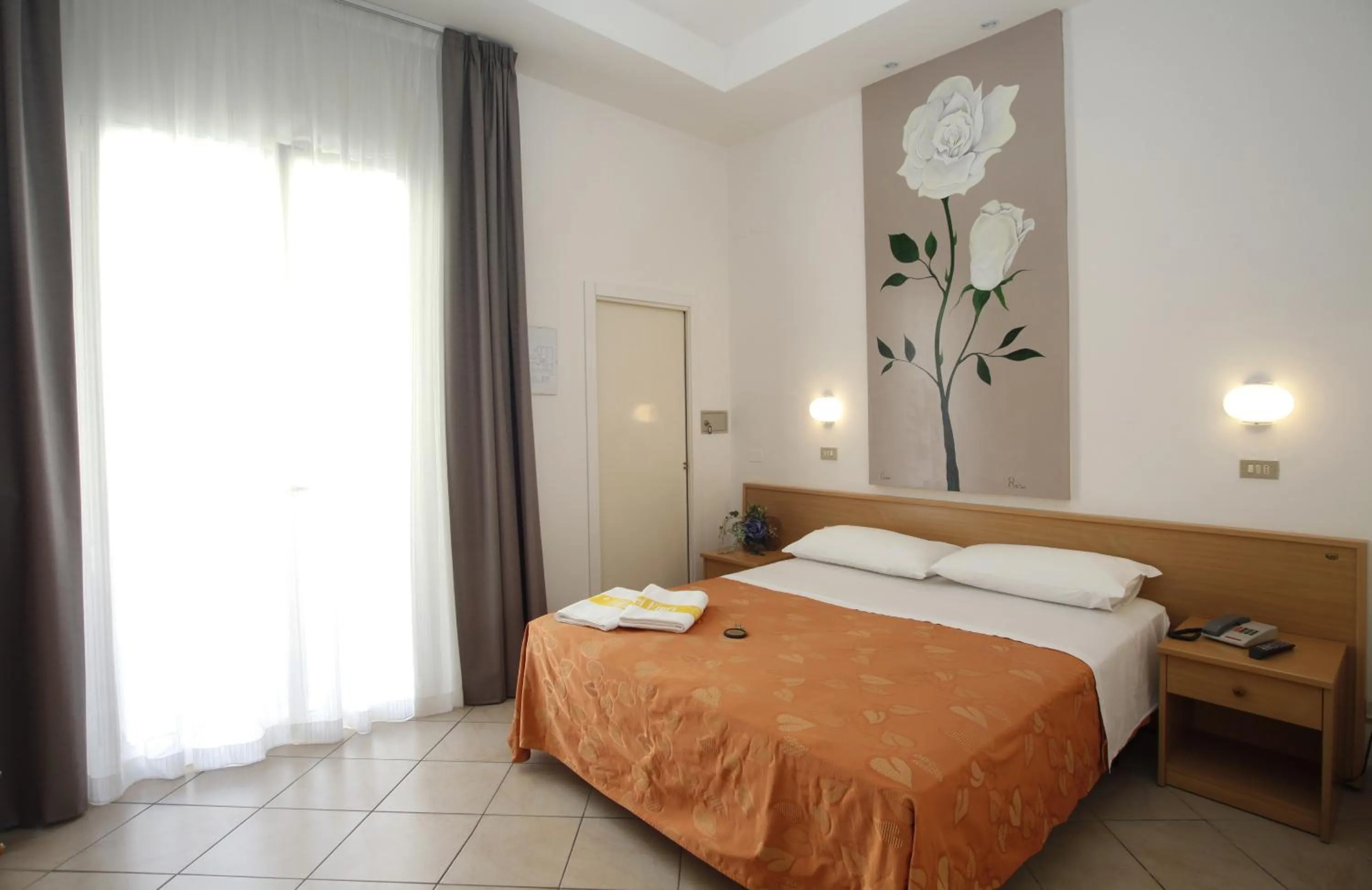 Photo of the whole room, Bed in Hotel Villa dei Fiori - sul mare con piscina