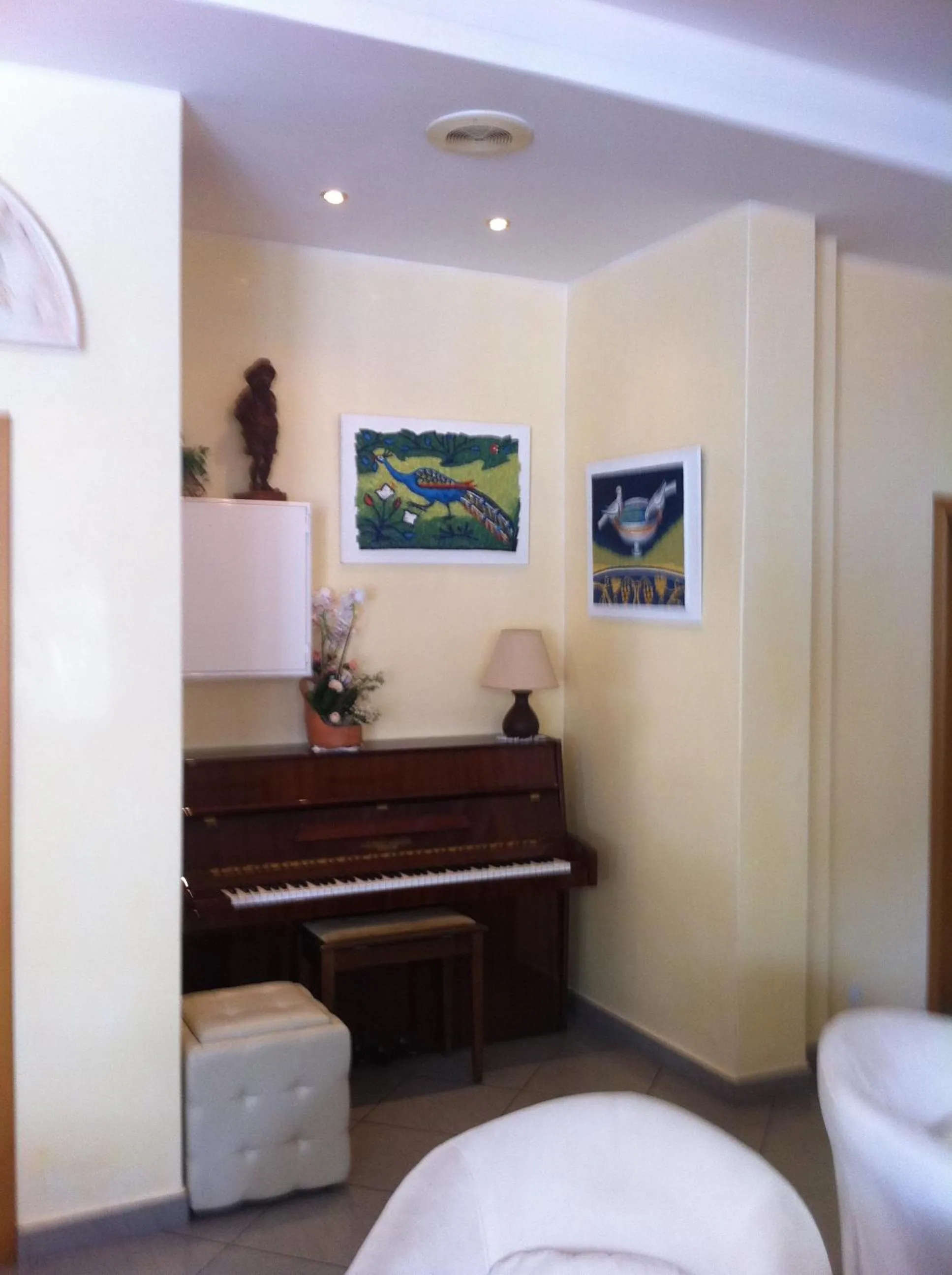 Evening entertainment in Hotel Villa dei Fiori - sul mare con piscina