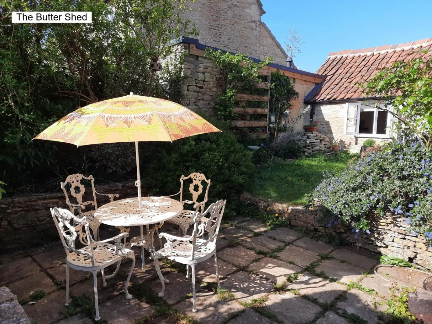 Patio in Cotswold Cottage B&B - 5 Minutes Walk to Village Pub
