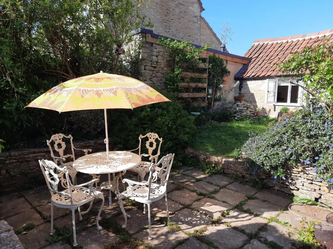 Patio in Cotswold Cottage B&B - 5 Minutes Walk to Village Pub