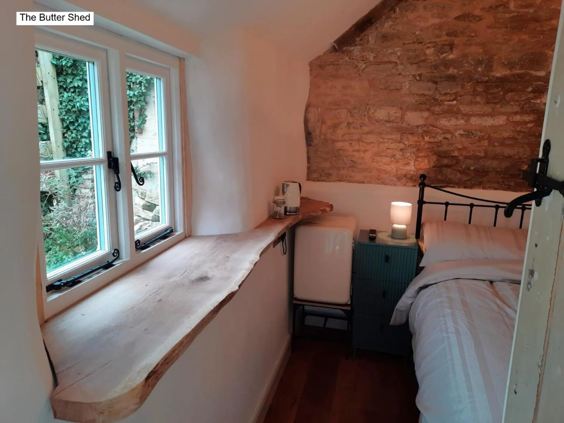 Bedroom, Bed in Cotswold Cottage B&B - 5 Minutes Walk to Village Pub