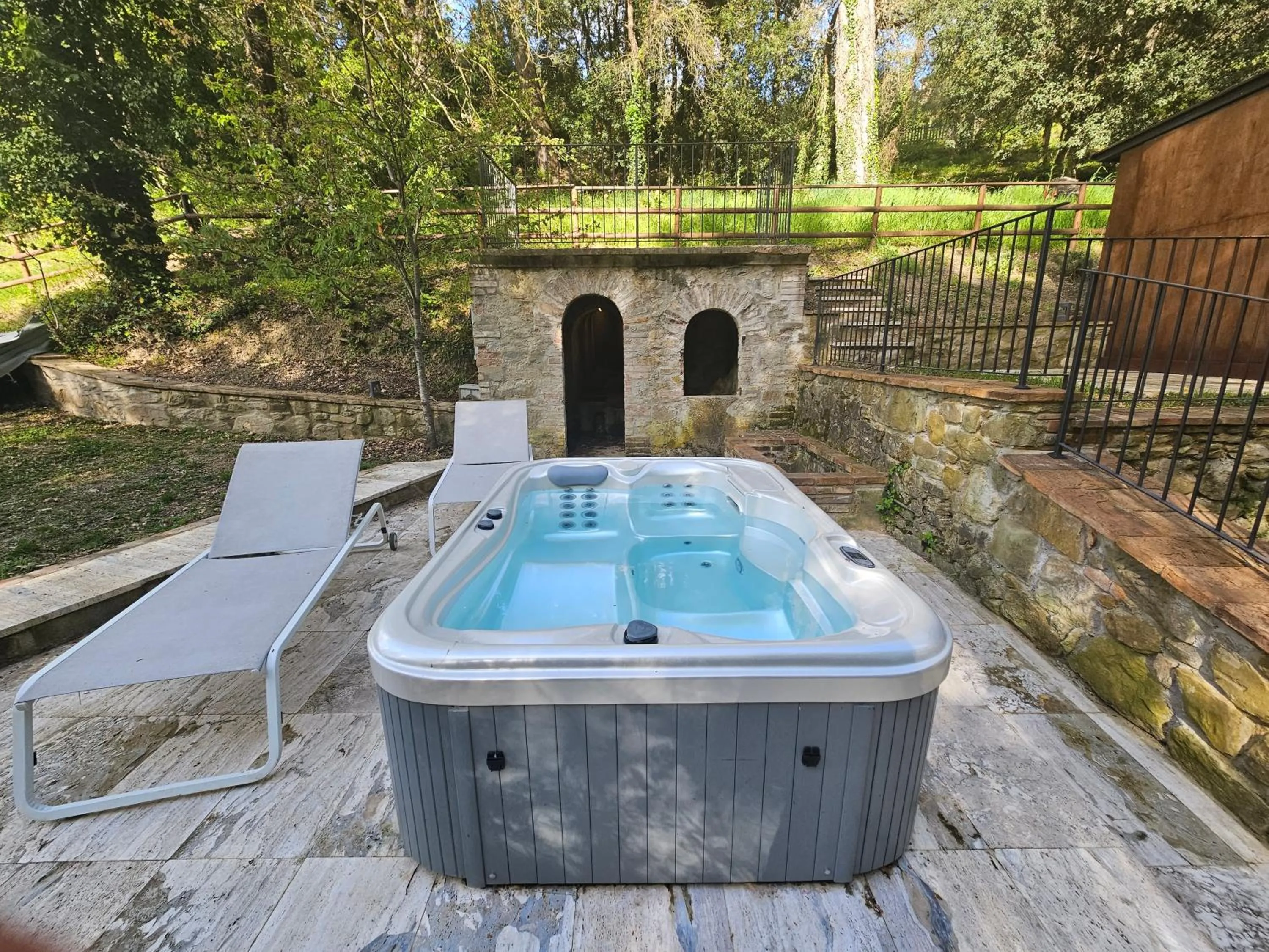 Hot Tub in EcoResort Il Cantico della Natura