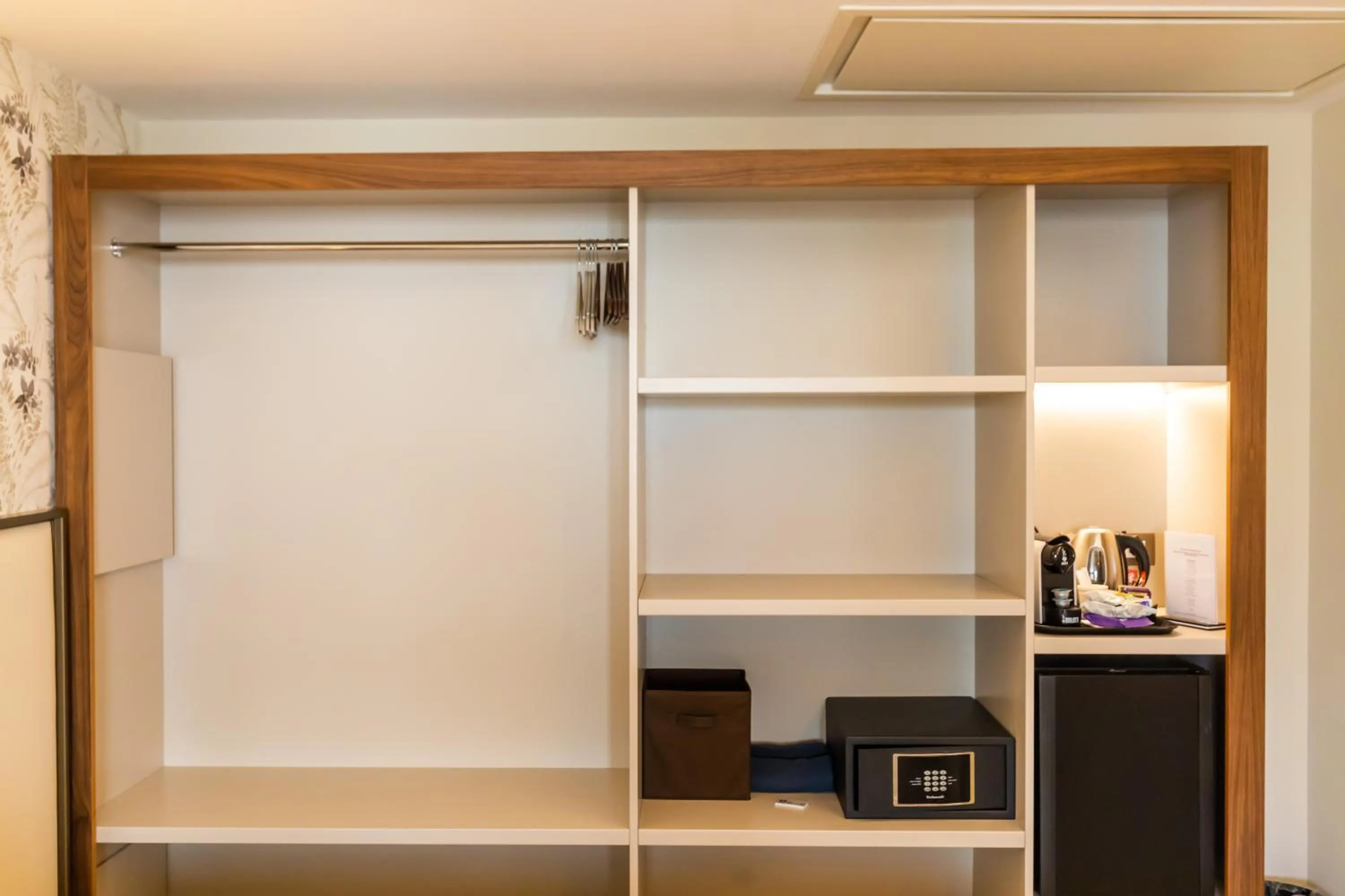 Coffee/tea facilities in SOLMARIS TROPEA City Center - Rooms & Suites - Private Parking