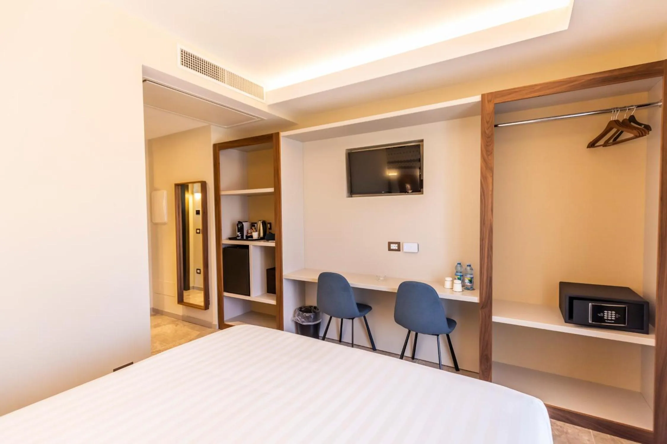 Bed in SOLMARIS TROPEA City Center - Rooms & Suites - Private Parking