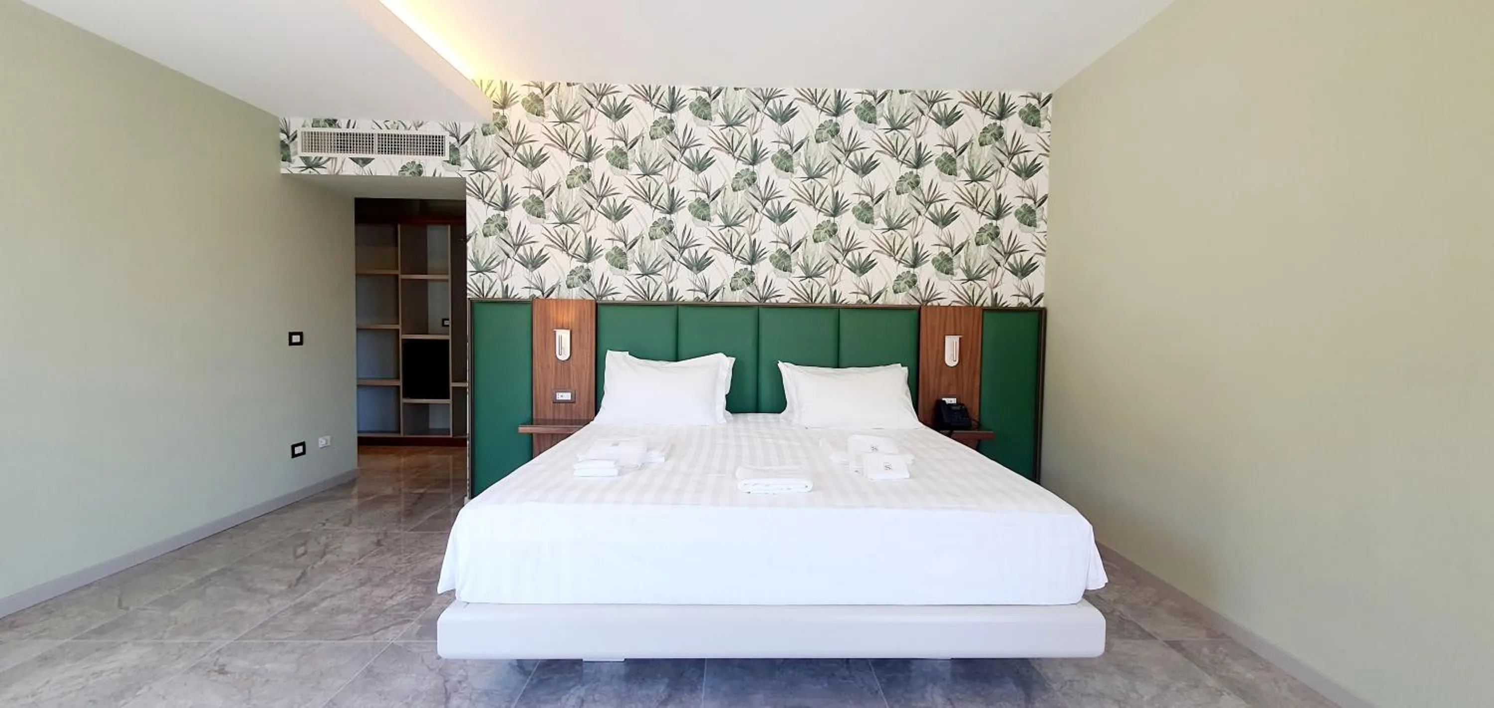 Bed in SOLMARIS TROPEA City Center - Rooms & Suites - Private Parking