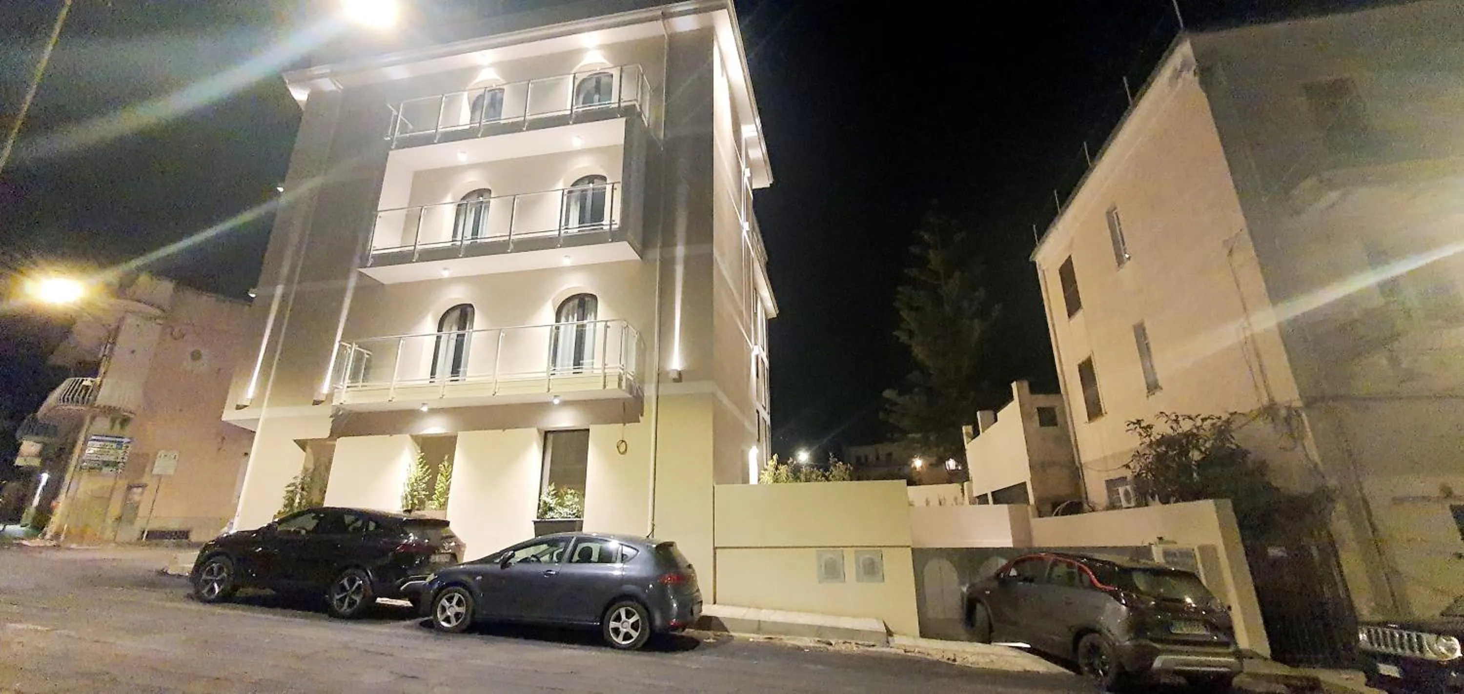 Property building in SOLMARIS TROPEA City Center - Rooms & Suites - Private Parking