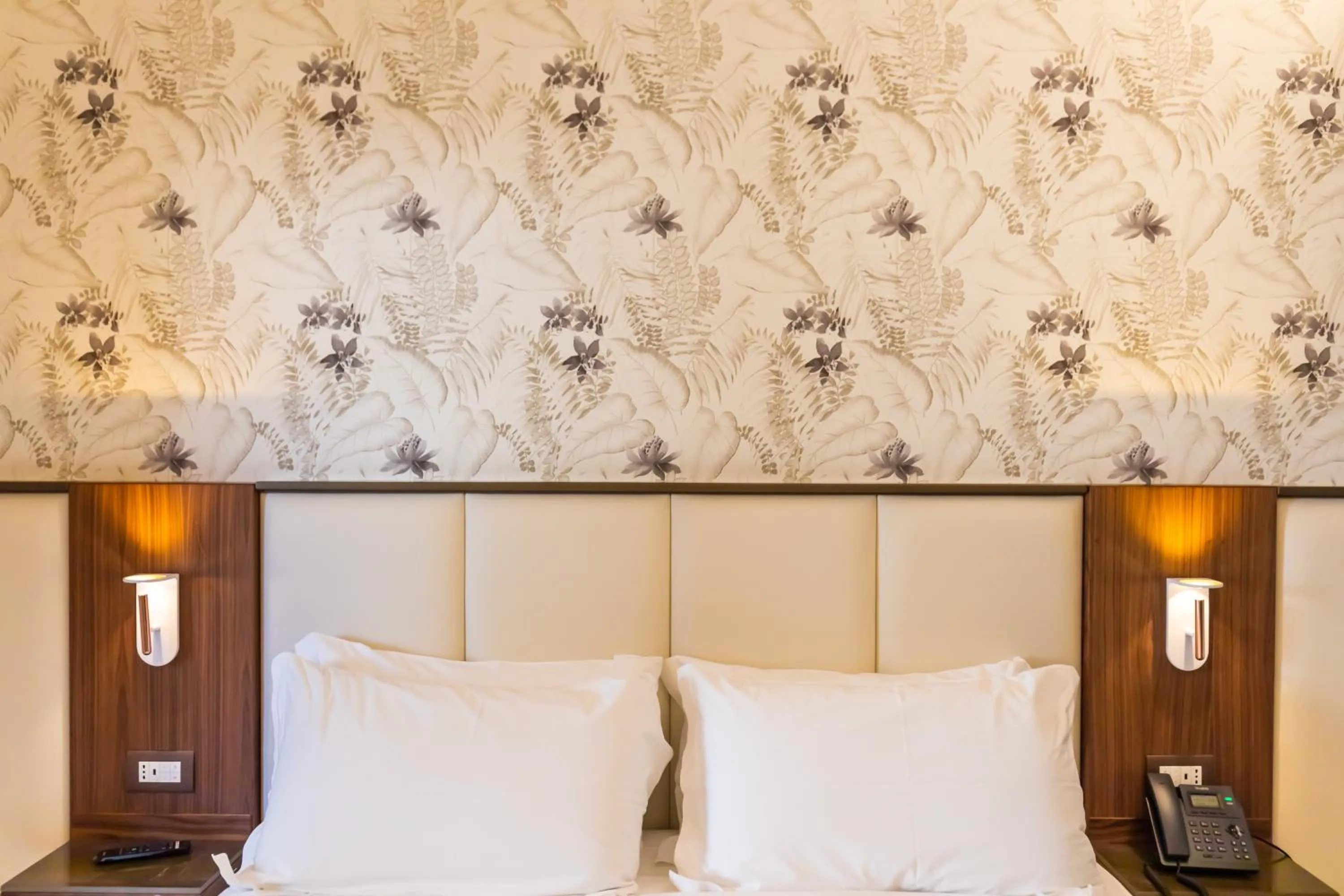 Bed in SOLMARIS TROPEA City Center - Rooms & Suites - Private Parking