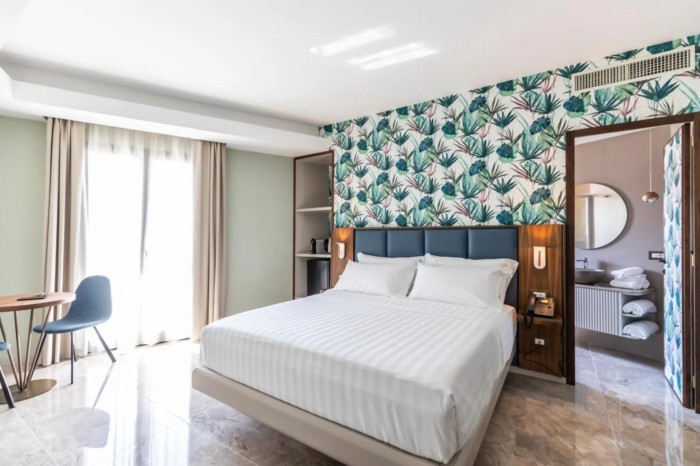 Bed in SOLMARIS TROPEA City Center - Rooms & Suites - Private Parking