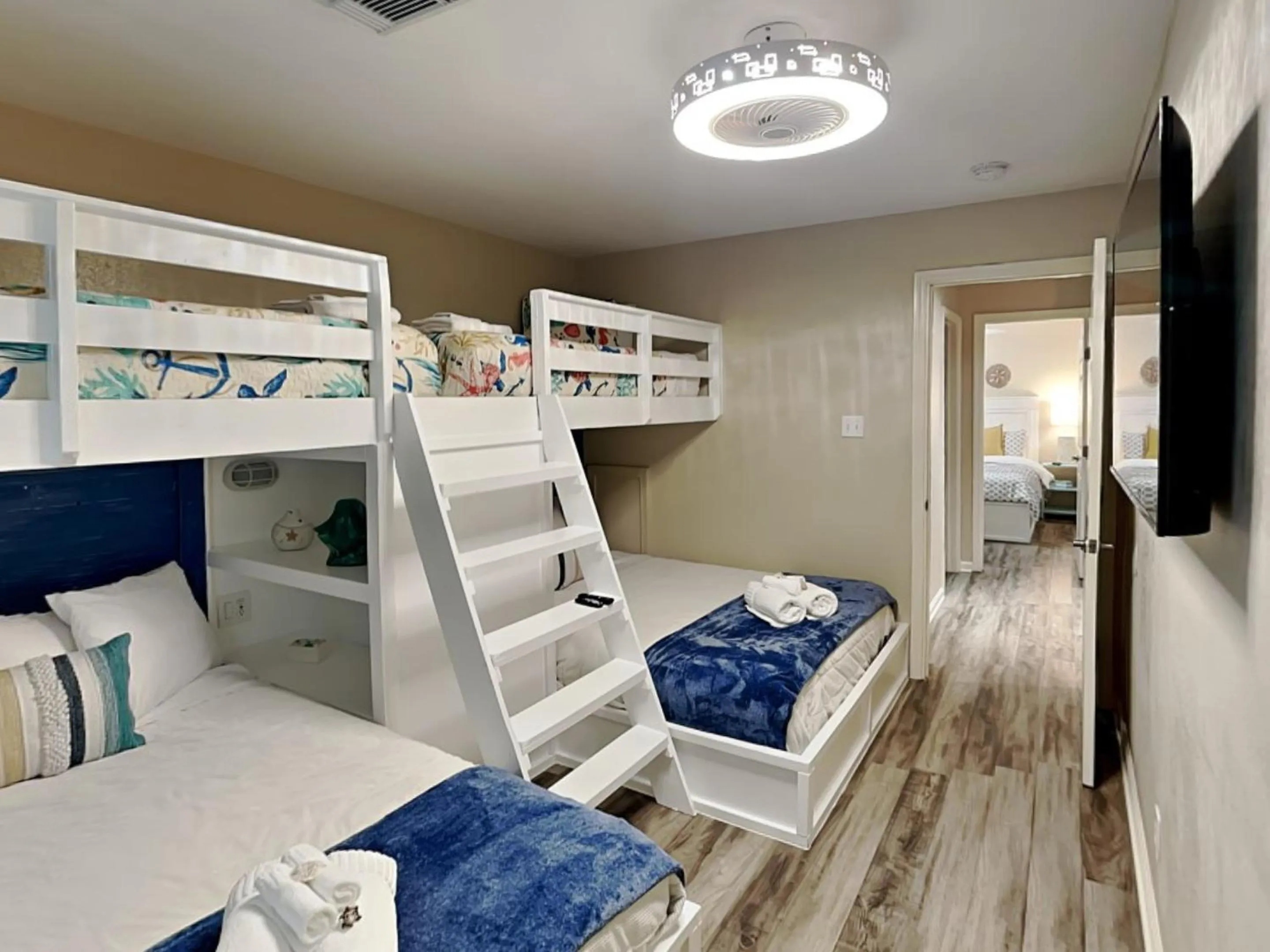 Property building, Bed in Always 5 Oclock