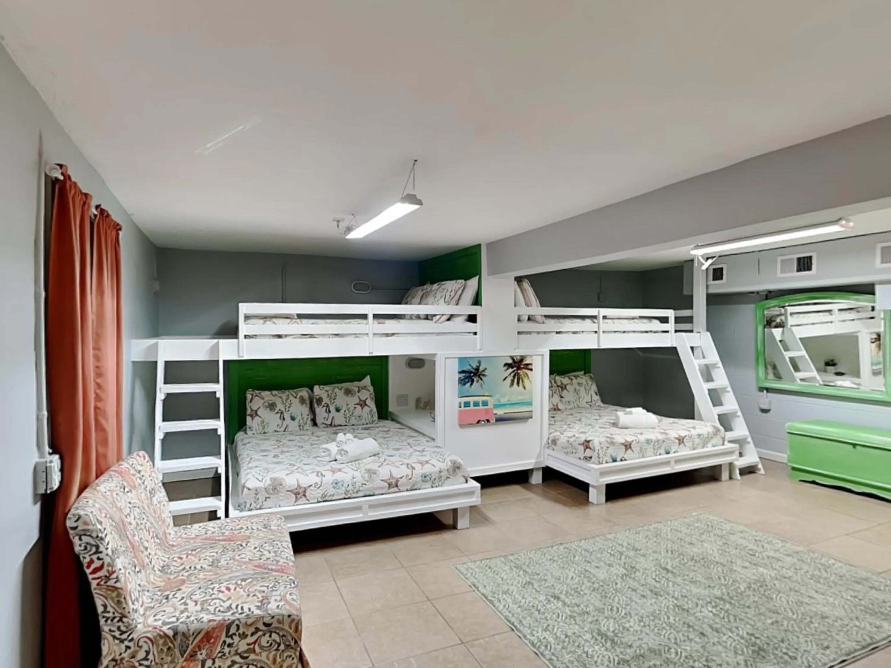 Property building, Bed in Always 5 Oclock