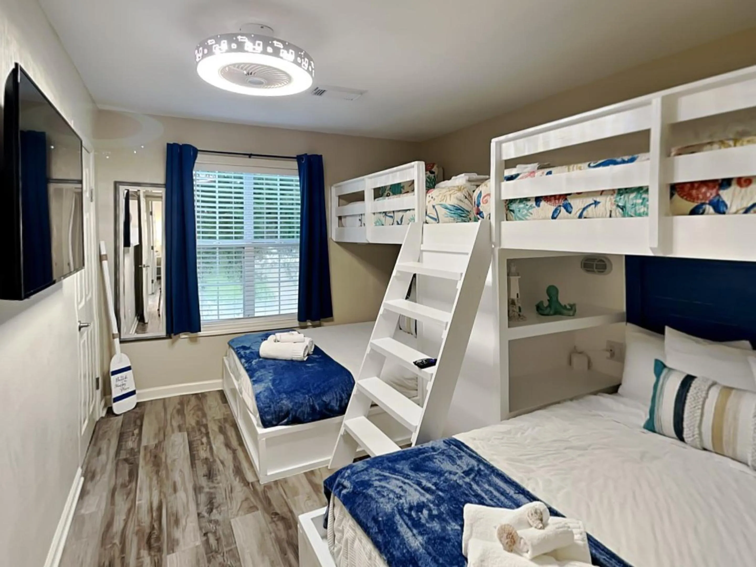 Property building, Bed in Always 5 Oclock