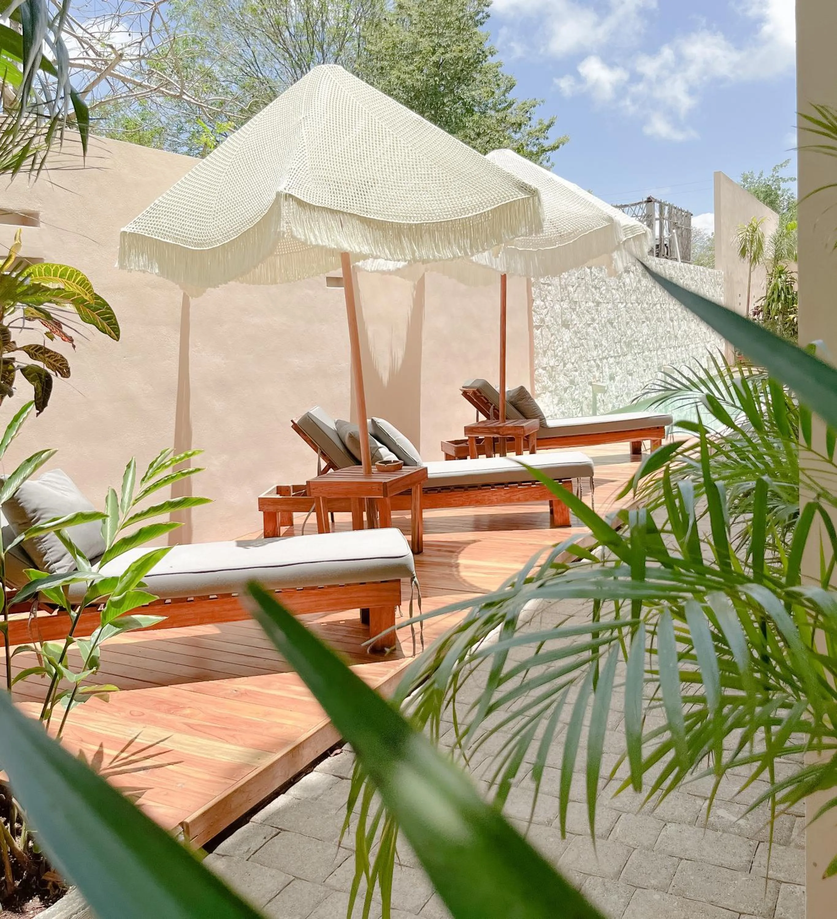 Swimming pool in La Veleta luxury condos