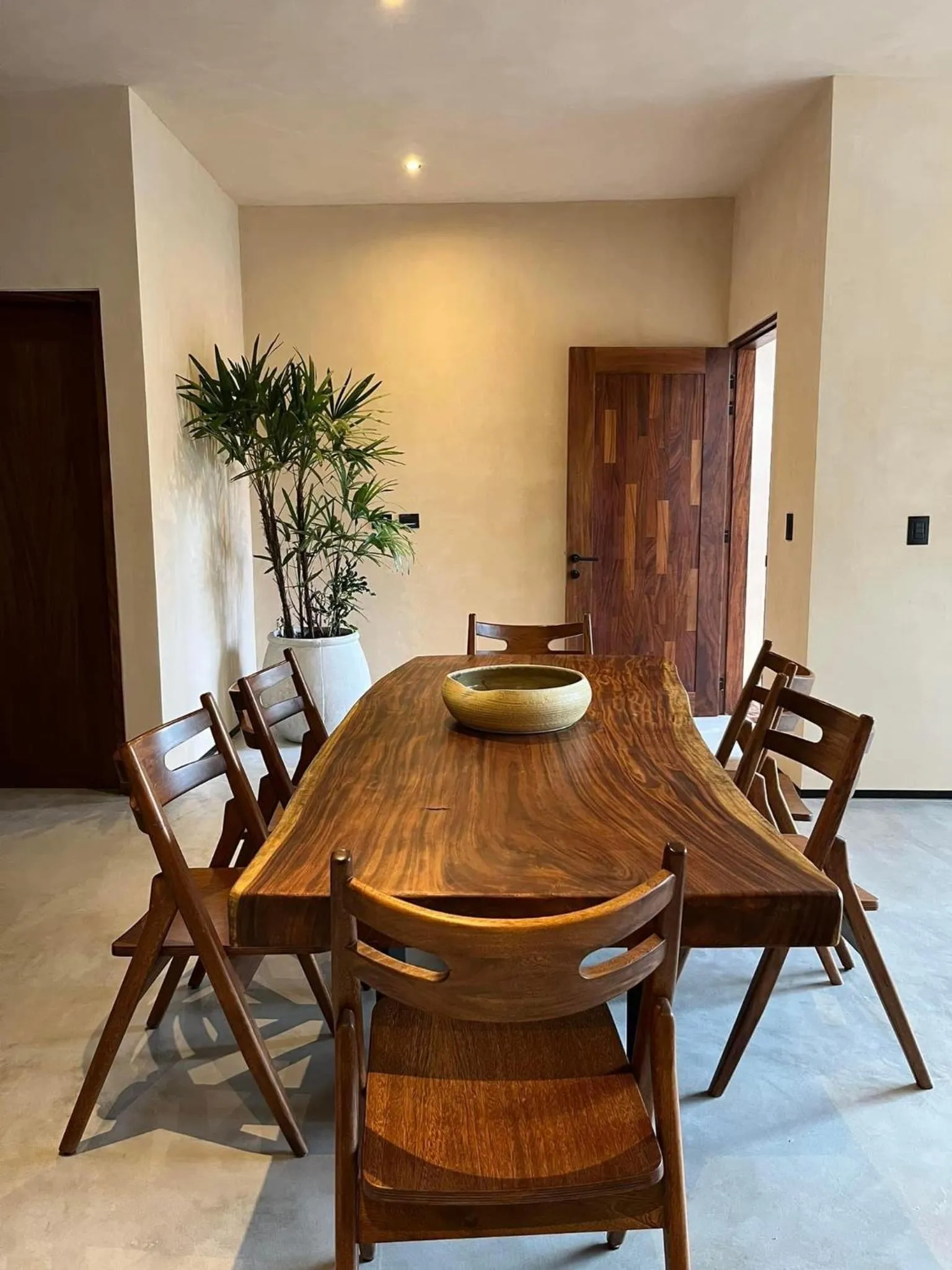 Dining area in La Veleta luxury condos