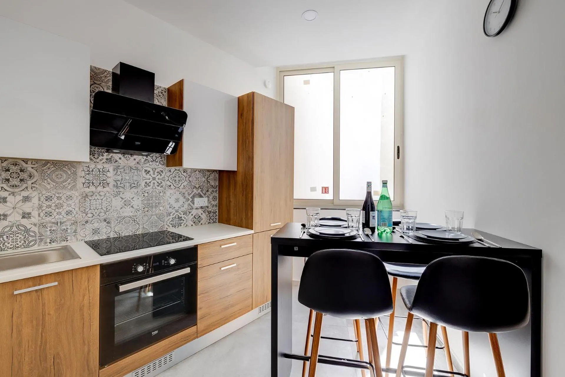 Other in Perfect Location, Modern 2BR Apartment