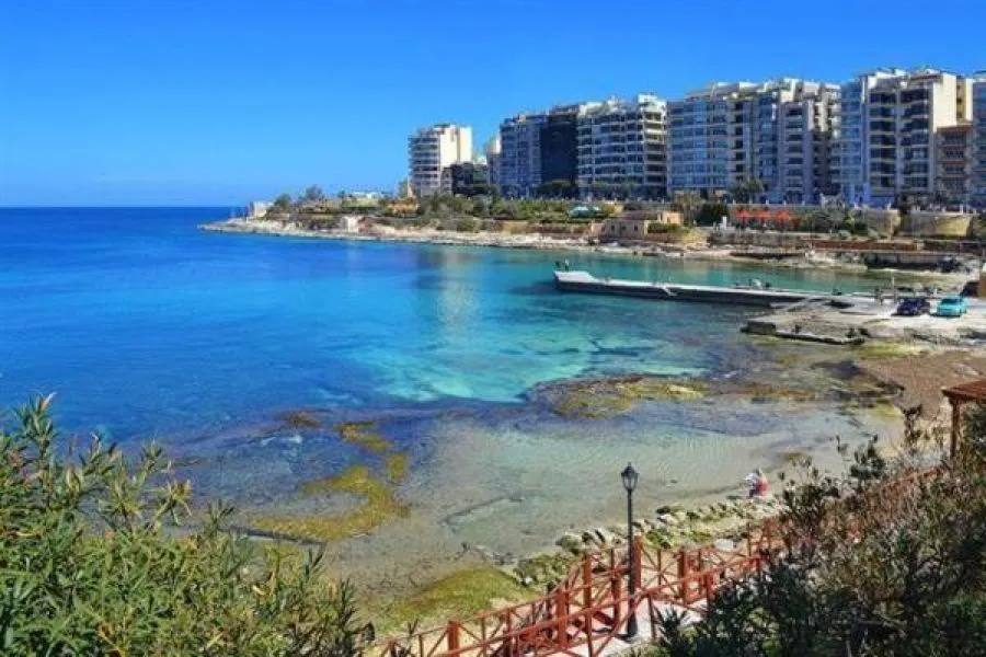 Property building in Perfect Location, Modern 2BR Apartment