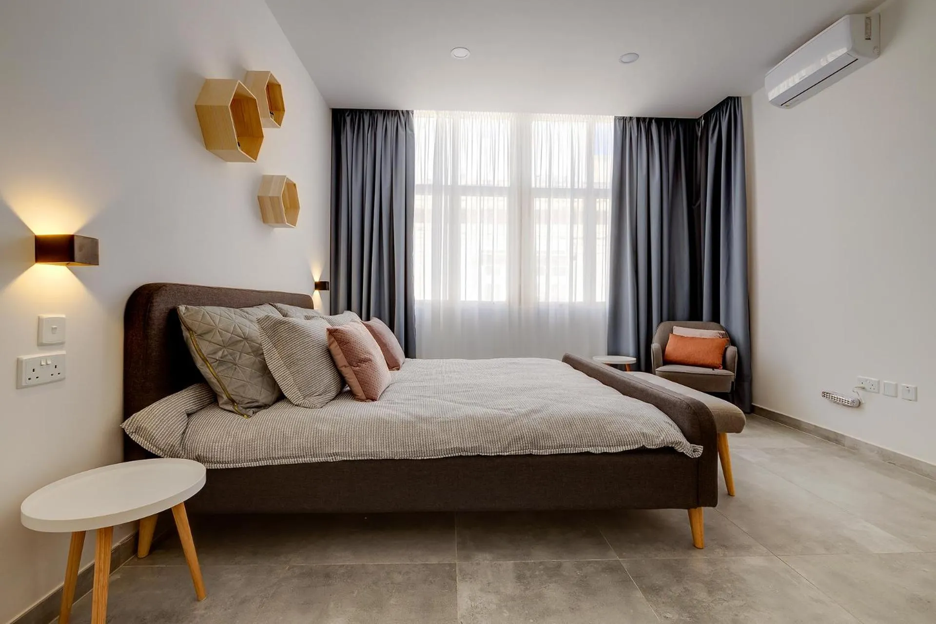 Other, Bed in Perfect Location, Modern 2BR Apartment