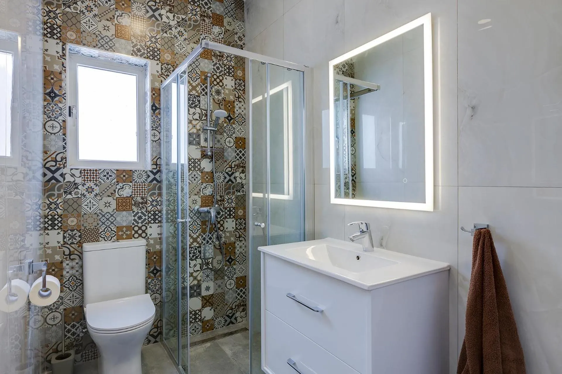 Other in Perfect Location, Modern 2BR Apartment