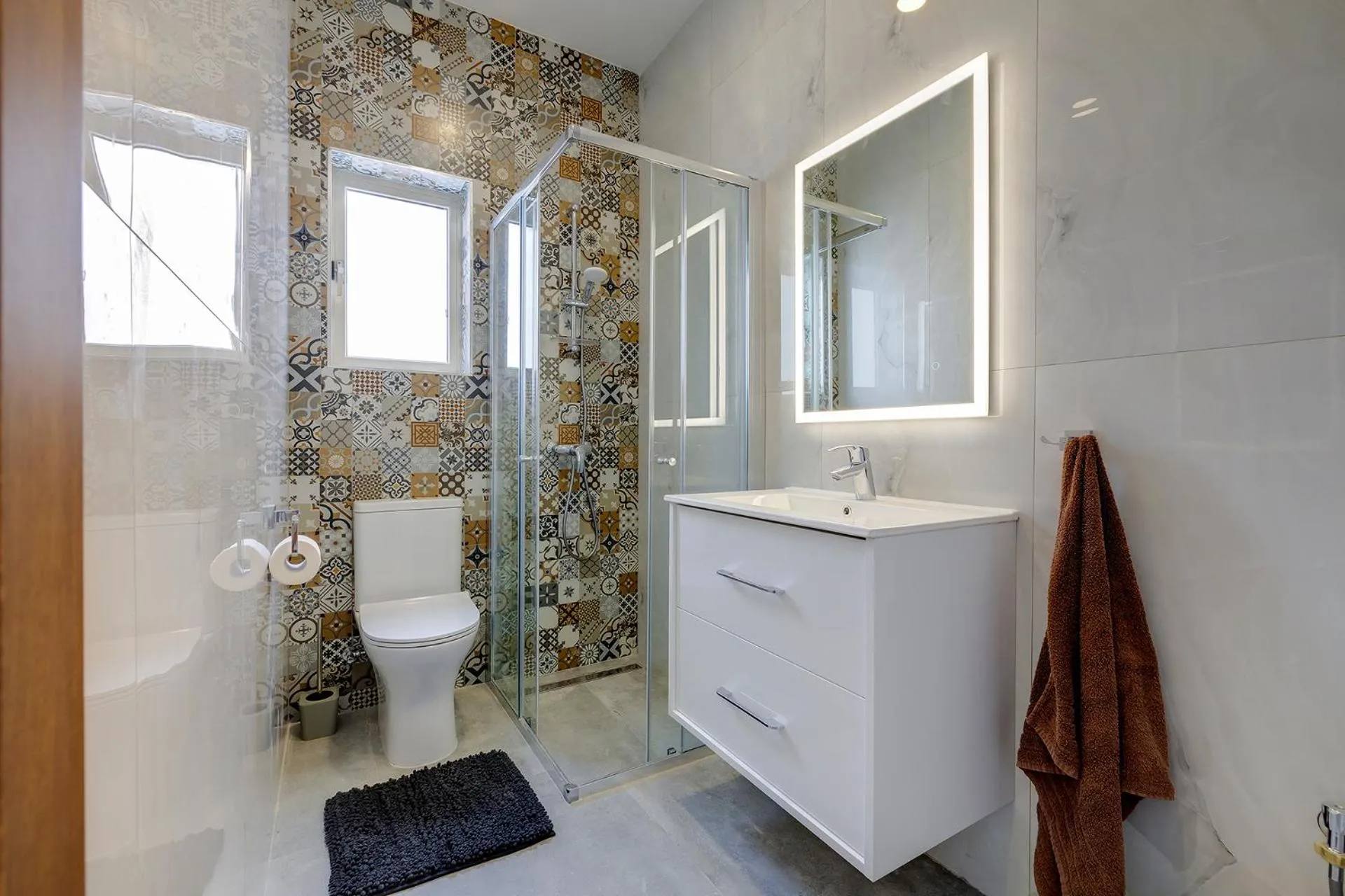 Other in Perfect Location, Modern 2BR Apartment