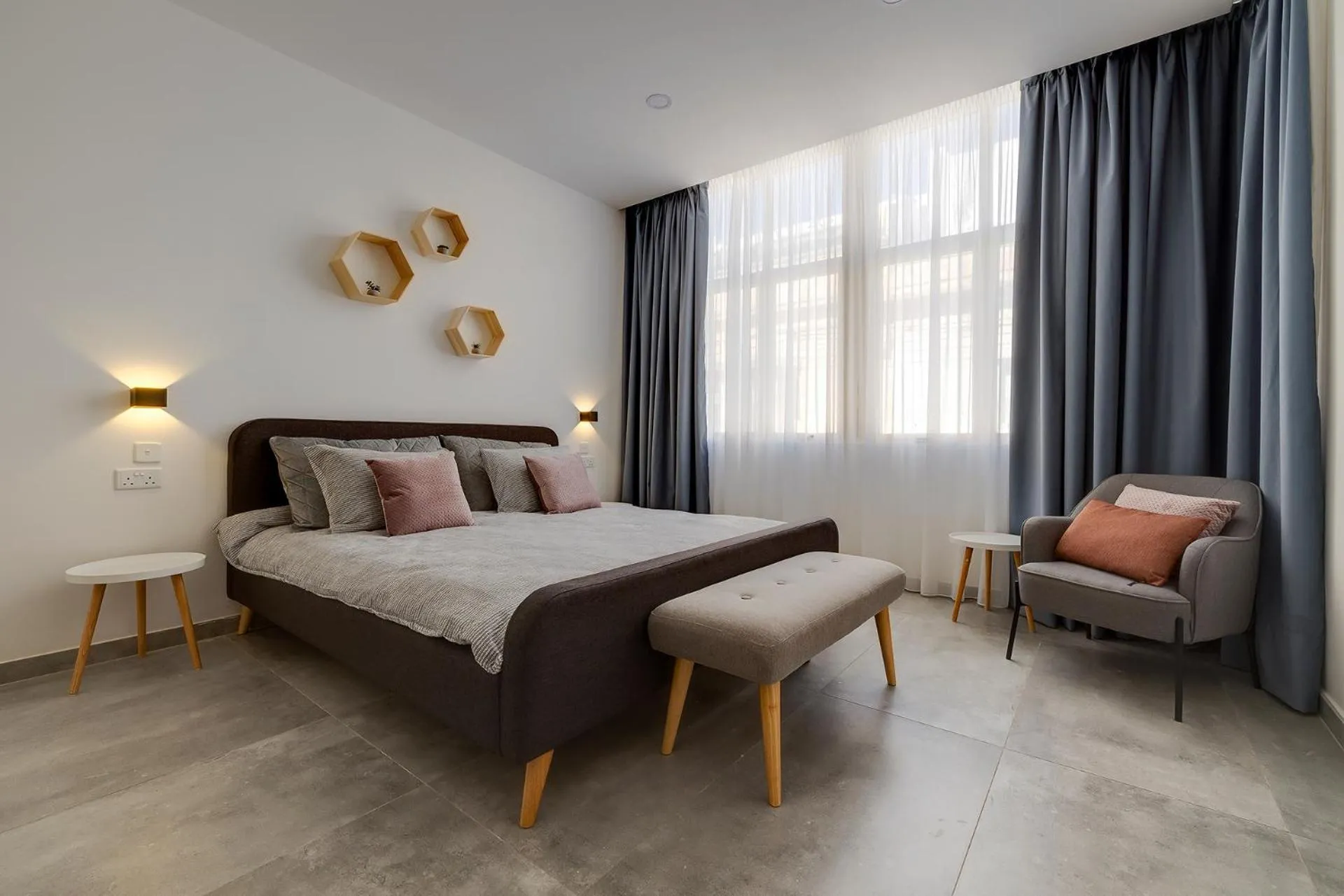 Other, Bed in Perfect Location, Modern 2BR Apartment