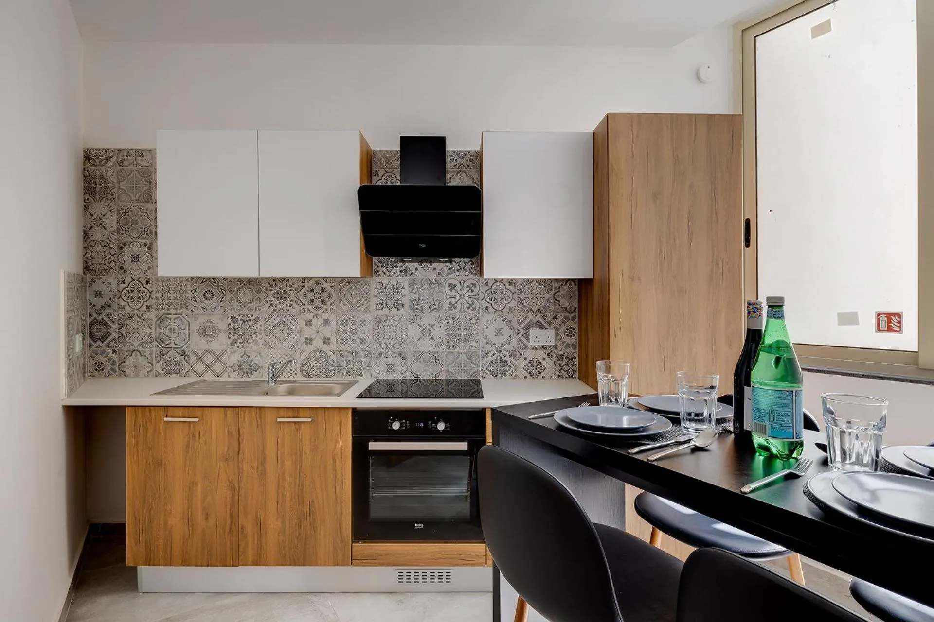 Other in Perfect Location, Modern 2BR Apartment