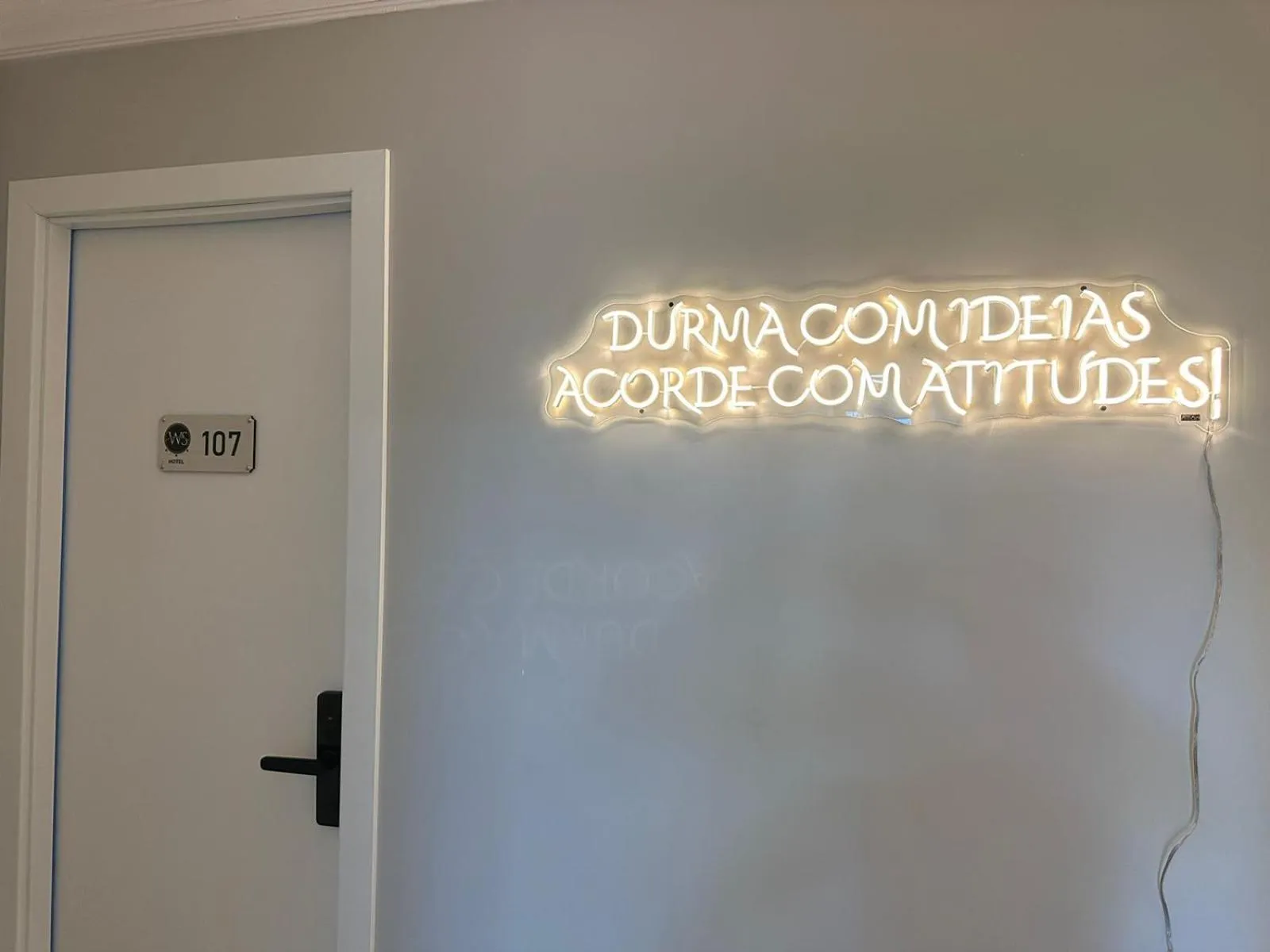 Text overlay in WS SUÍTES HOTEL