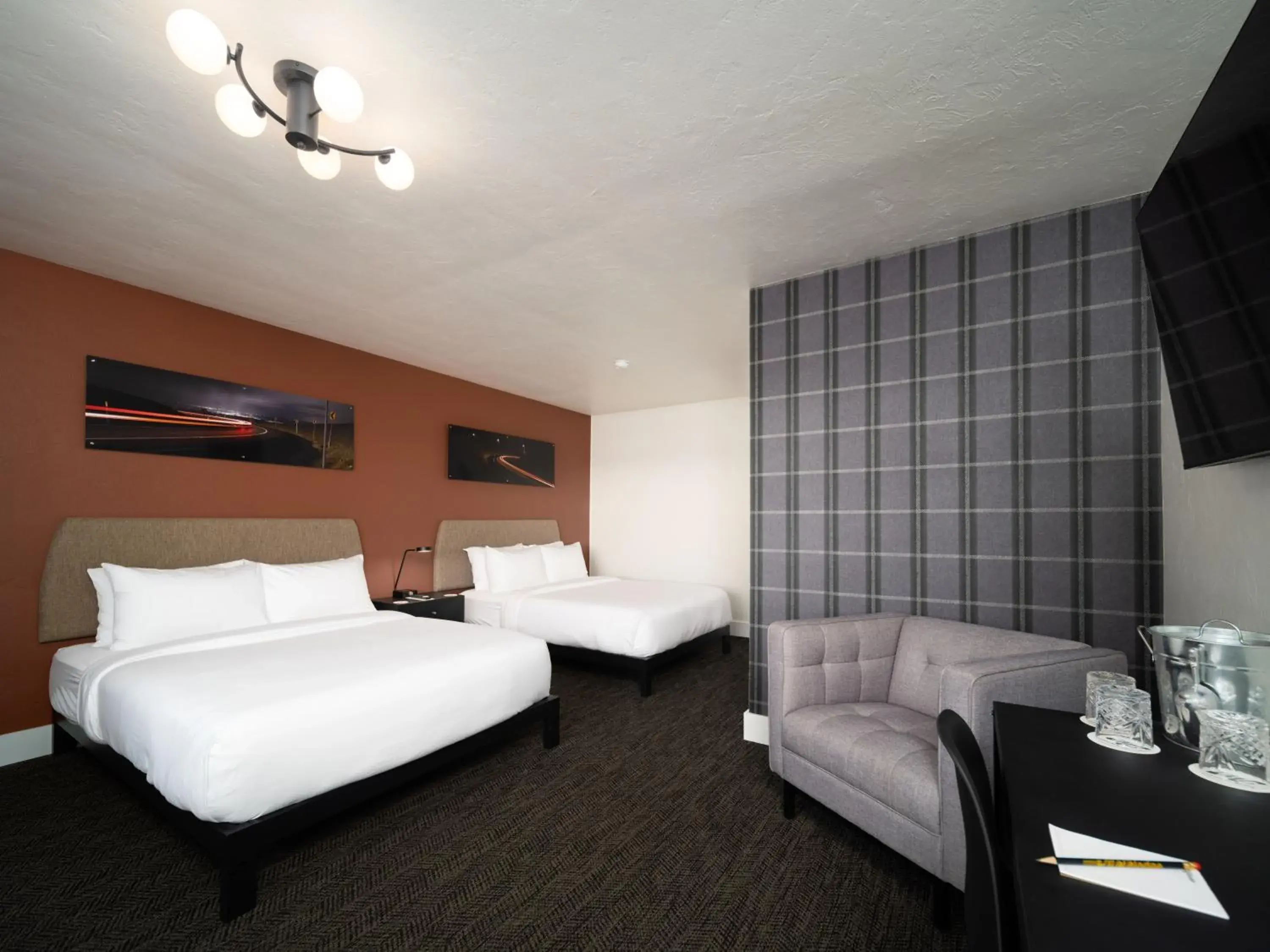 Queen Room with Two Queen Beds in Motolodge Queen Room with Two Queen Beds in Motolodge