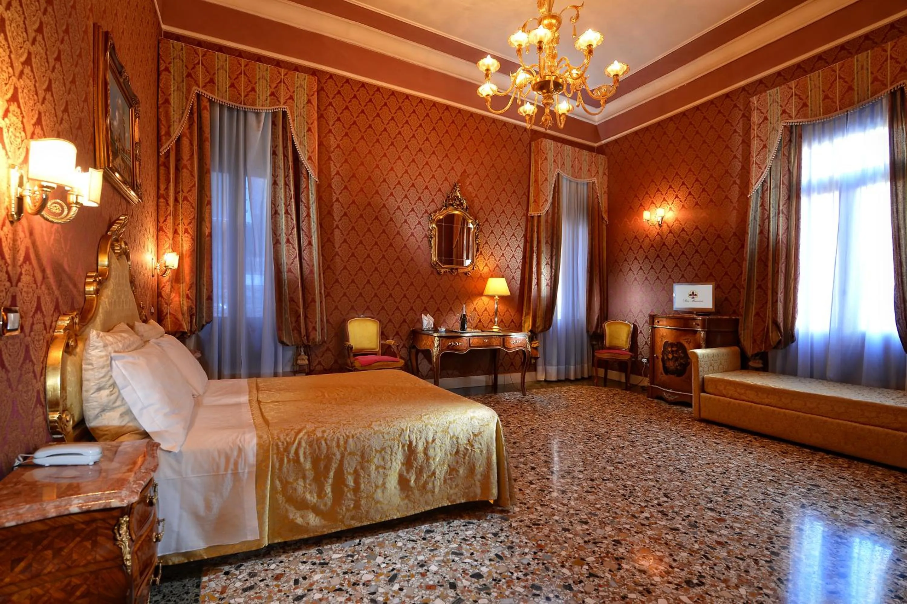 Photo of the whole room, Bed in Residenza Hotel San Maurizio