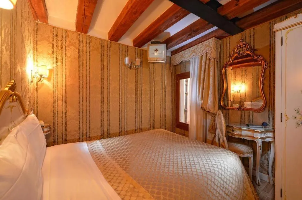 Bedroom, Bed in Residenza Hotel San Maurizio