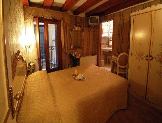 Bedroom, Bed in Residenza Hotel San Maurizio