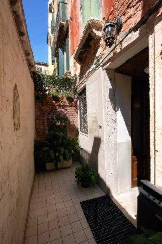 Facade/entrance in Residenza Hotel San Maurizio