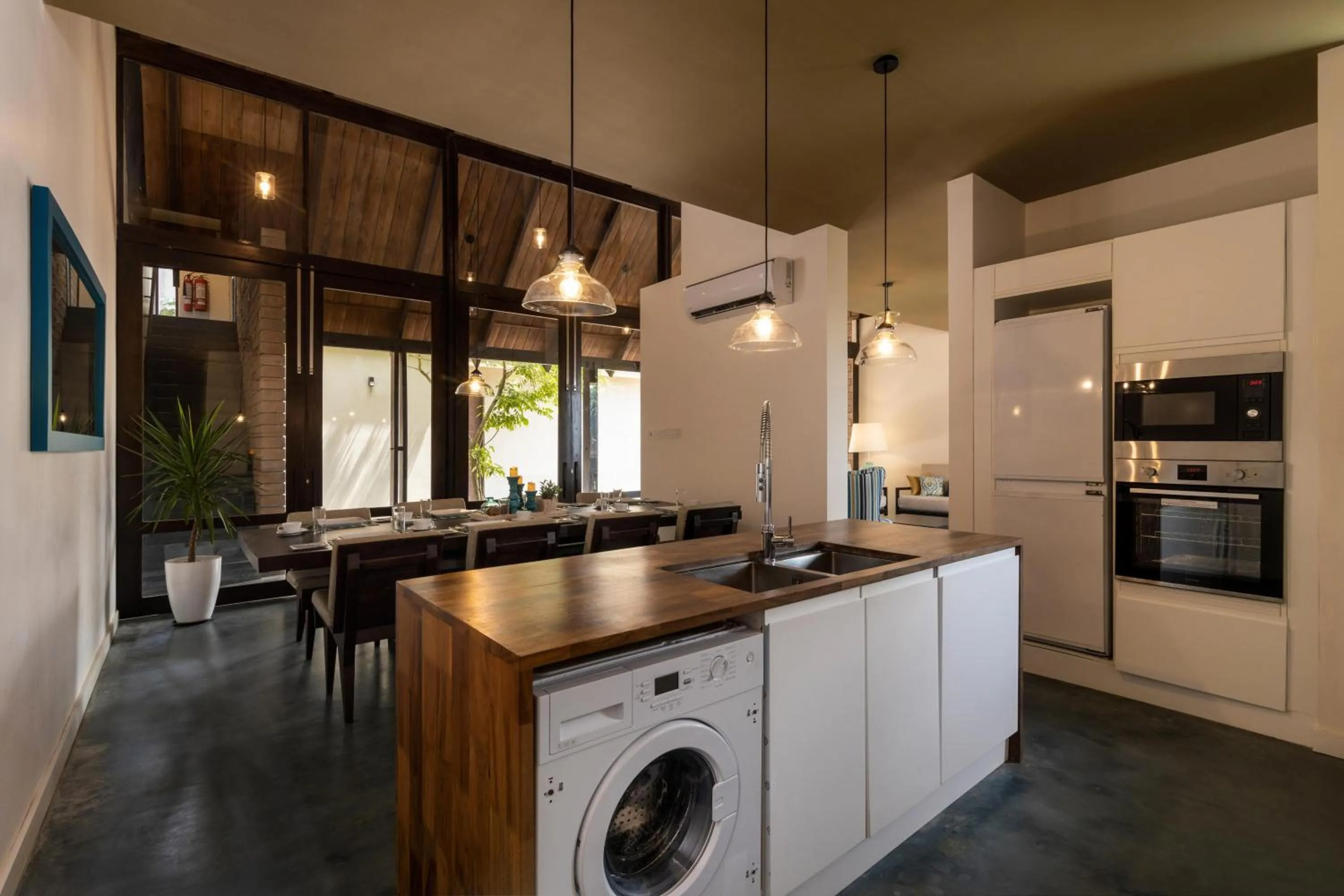 Restaurant/places to eat in Inidi Leisure Luxury Villas