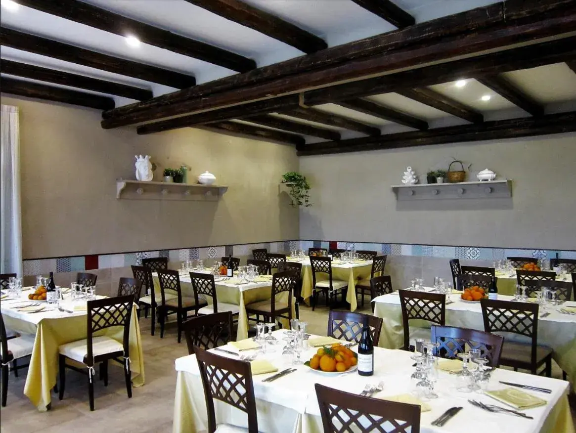 Restaurant/Places to Eat in Hotel Pomara