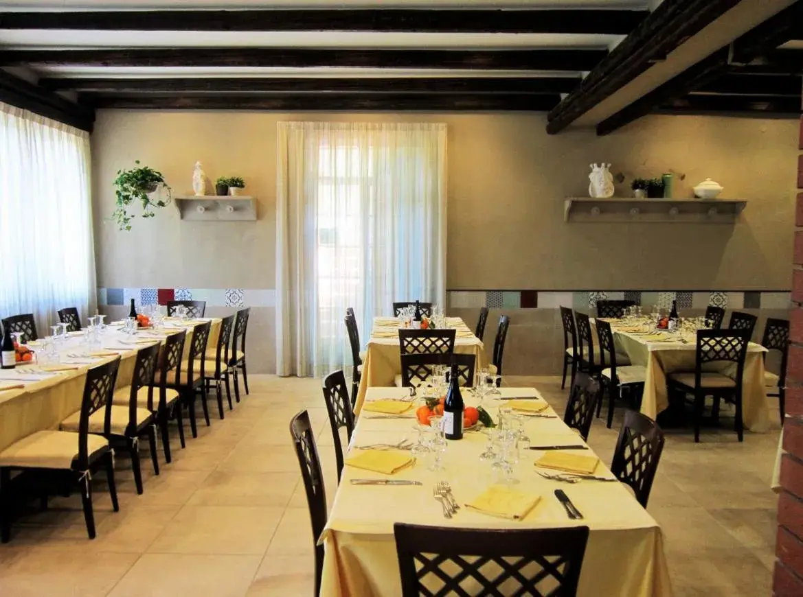 Restaurant/Places to Eat in Hotel Pomara